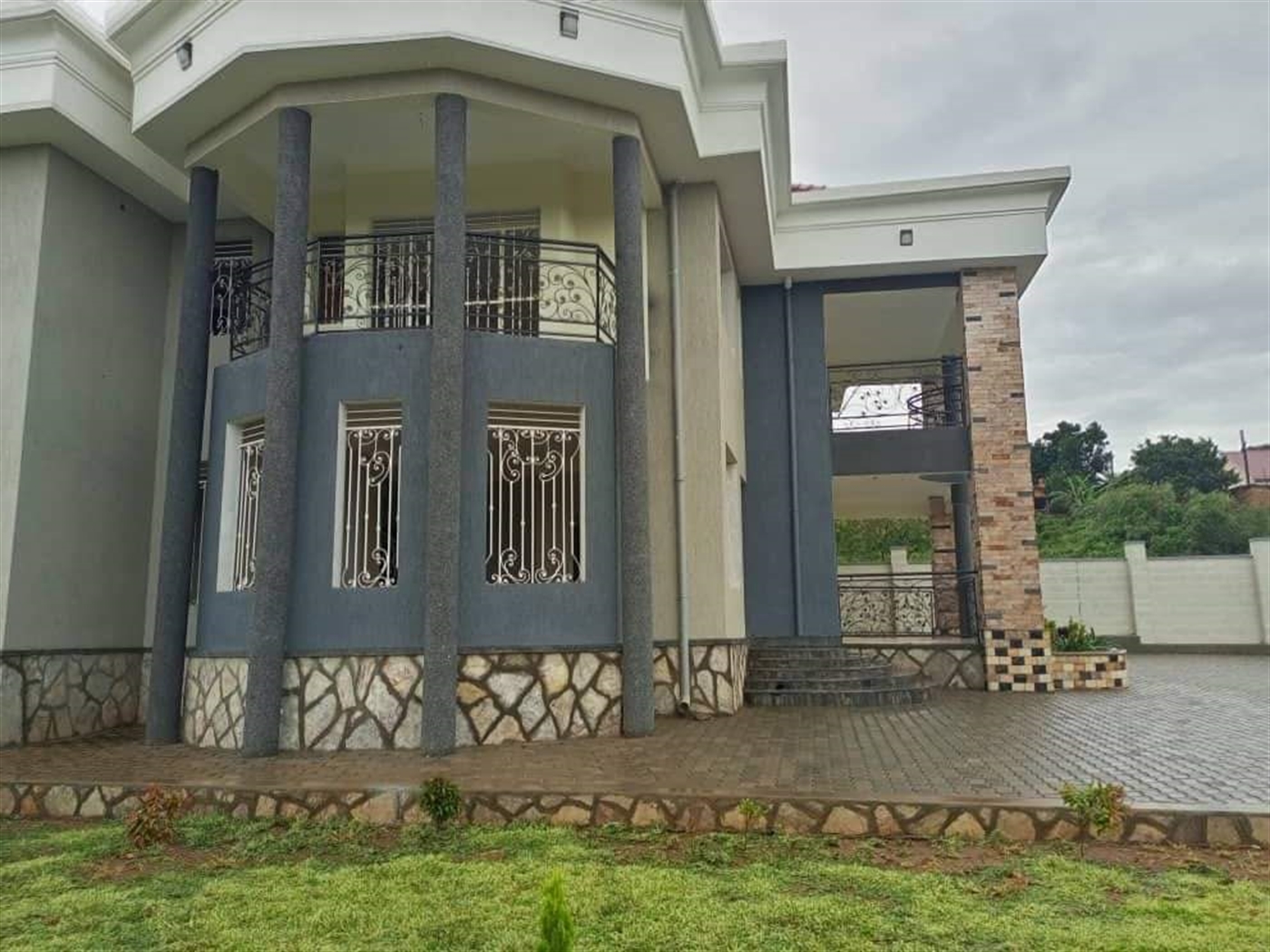 Mansion for sale in Lubowa Wakiso