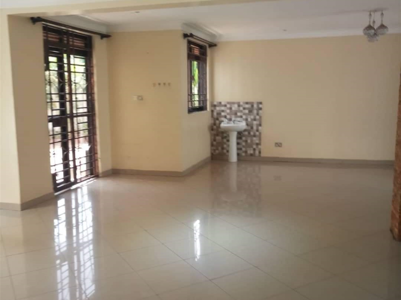 Duplex for rent in Kyambogo Kampala