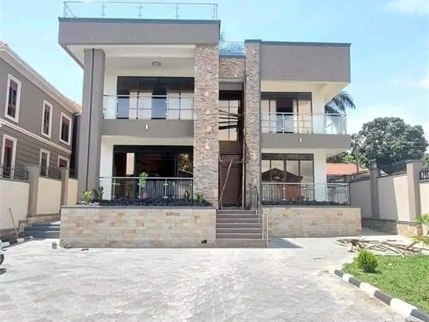 Mansion for sale in Munyonyo Kampala