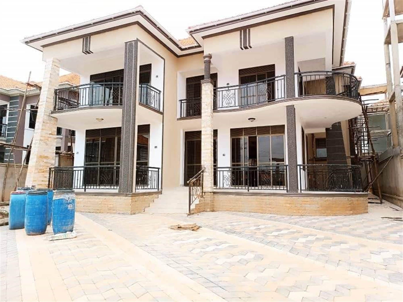 Mansion for sale in Kira Wakiso