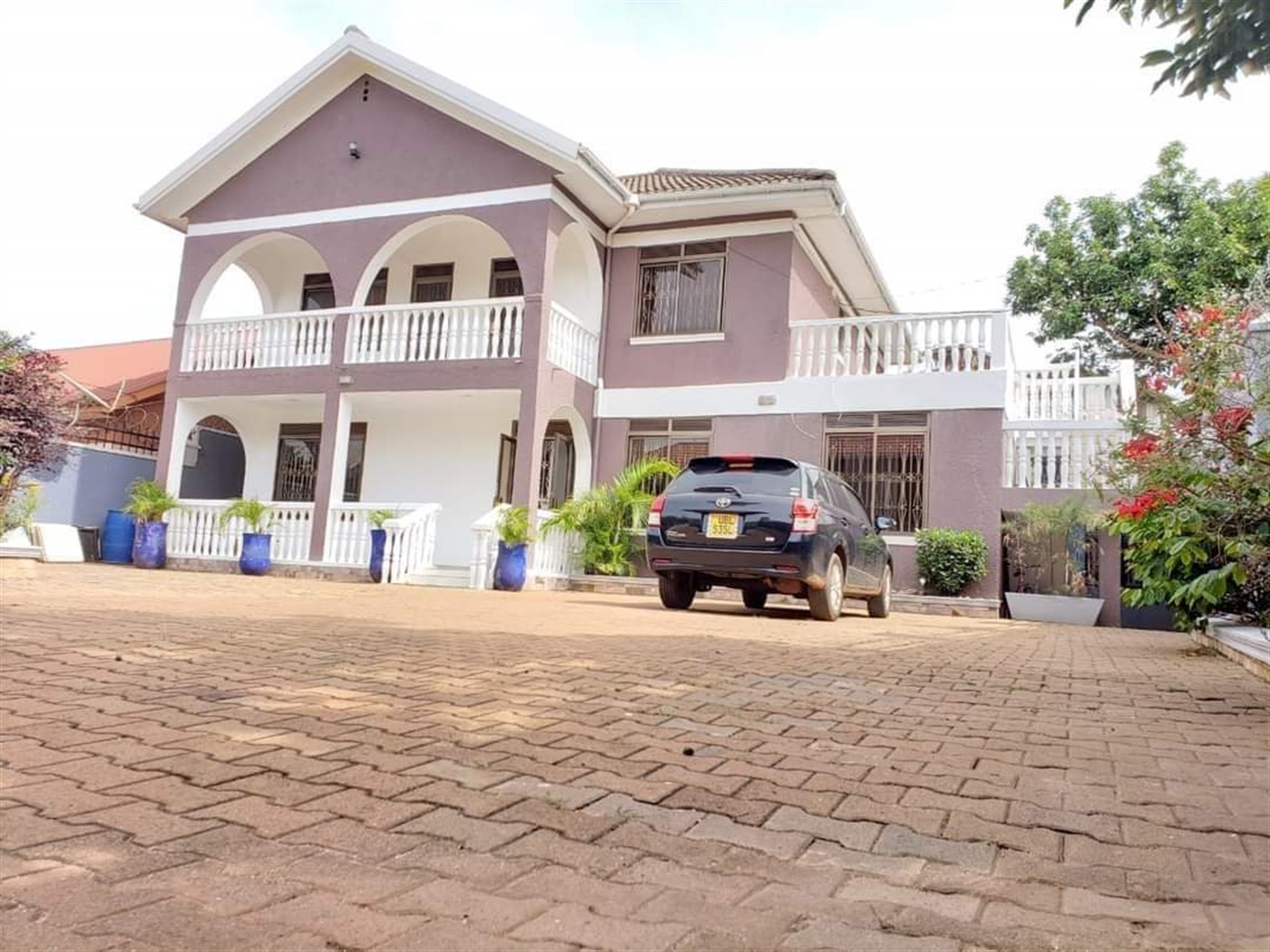 Duplex for rent in Kisaasi Kampala