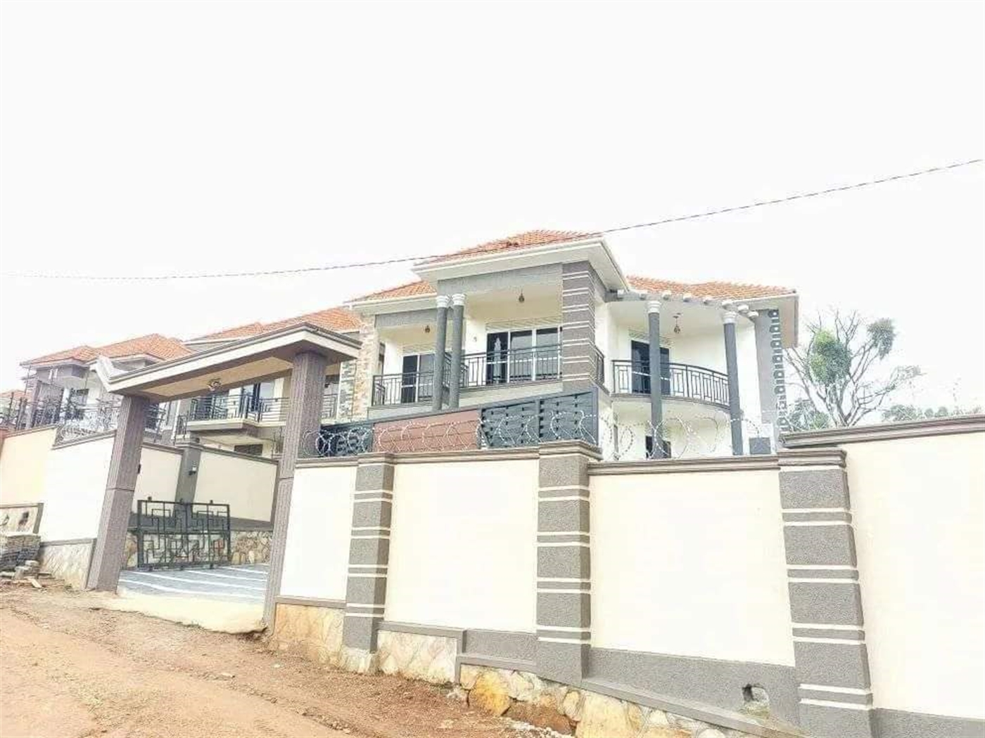 Duplex for sale in Kiwaatule Kampala
