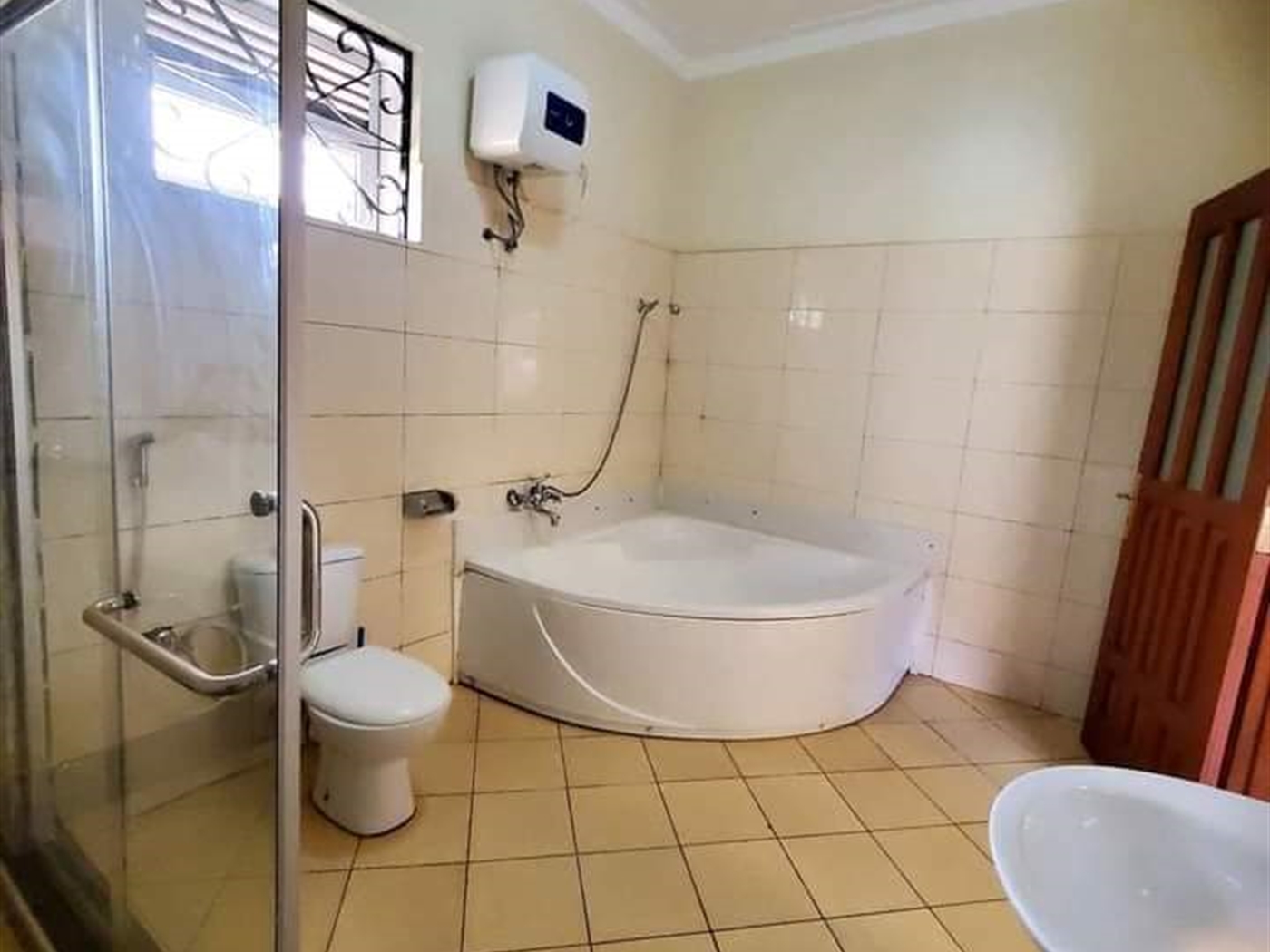 Mansion for sale in Munyonyo Kampala