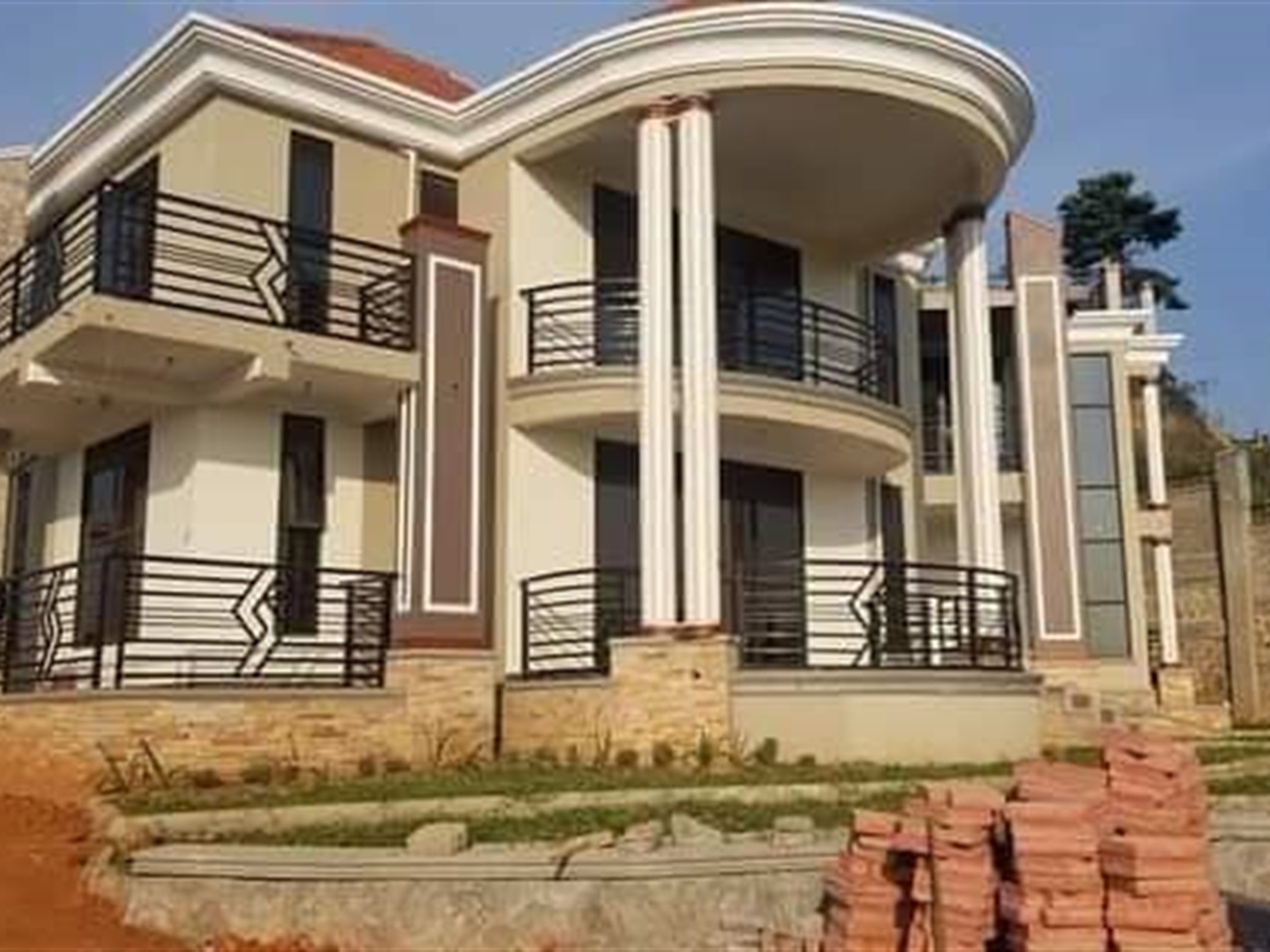 Mansion for sale in Bwebajja Wakiso