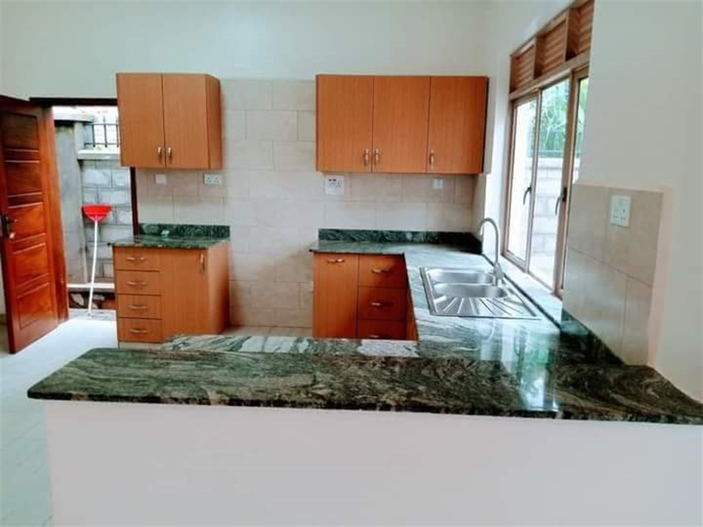 Bungalow for rent in Kira Wakiso