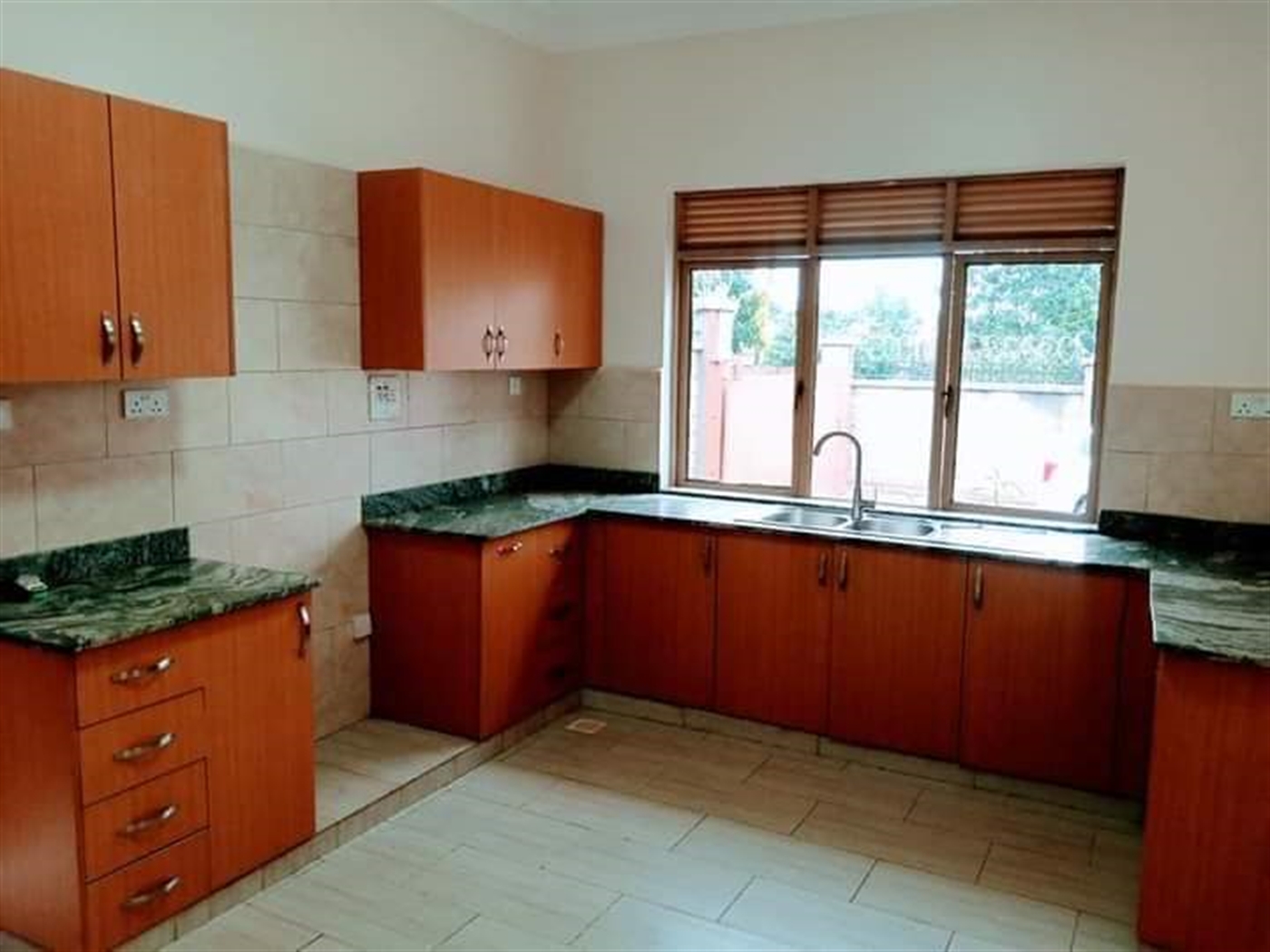 Bungalow for rent in Kira Wakiso