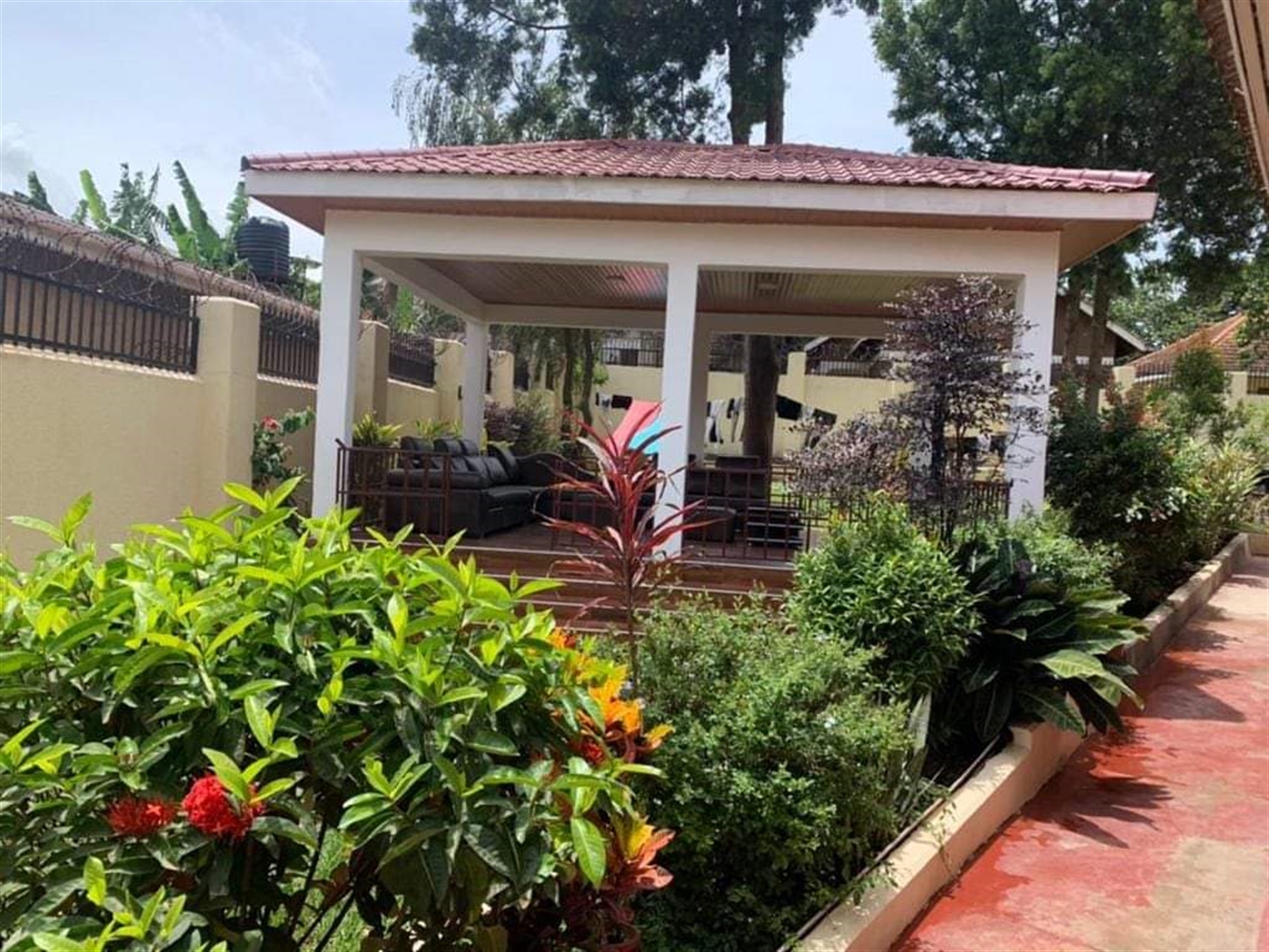 Bungalow for rent in Bukoto Kampala