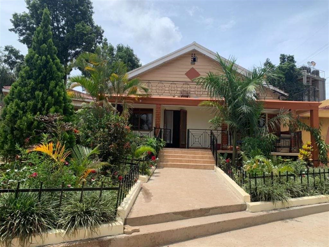 Bungalow for rent in Bukoto Kampala