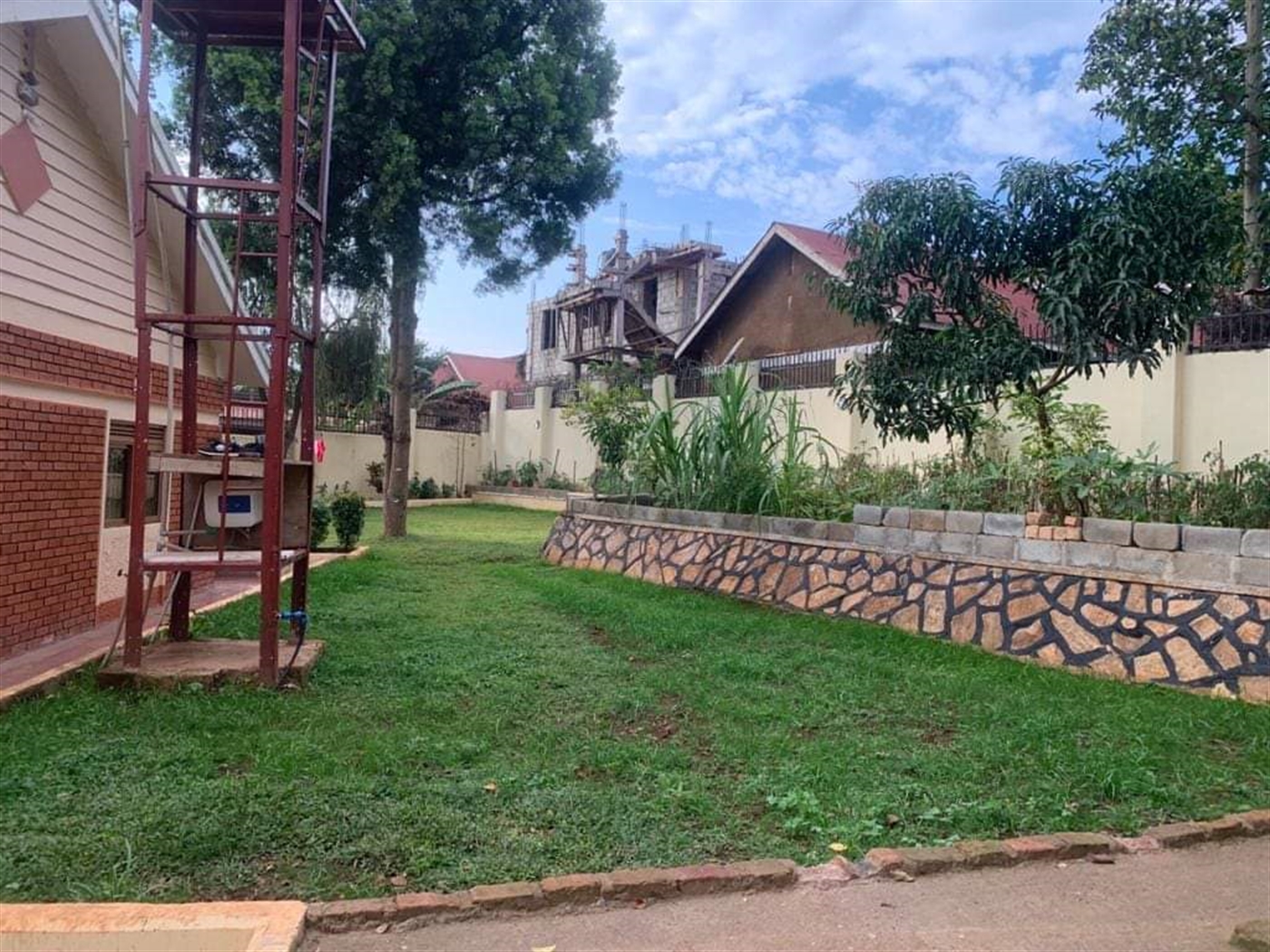 Bungalow for rent in Bukoto Kampala