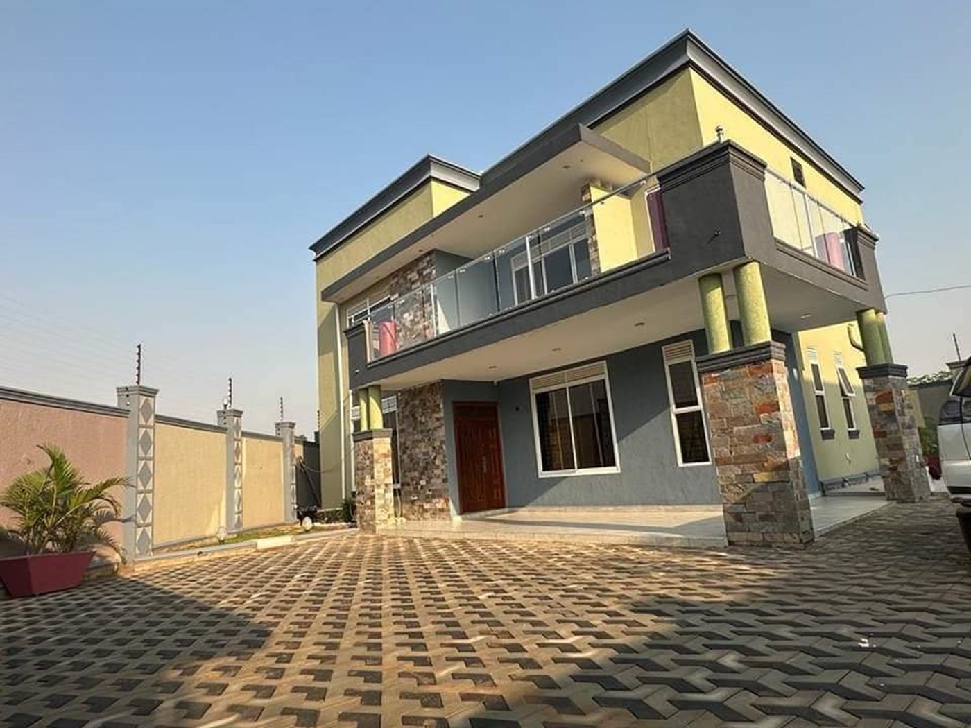 Duplex for sale in Kyanja Kampala