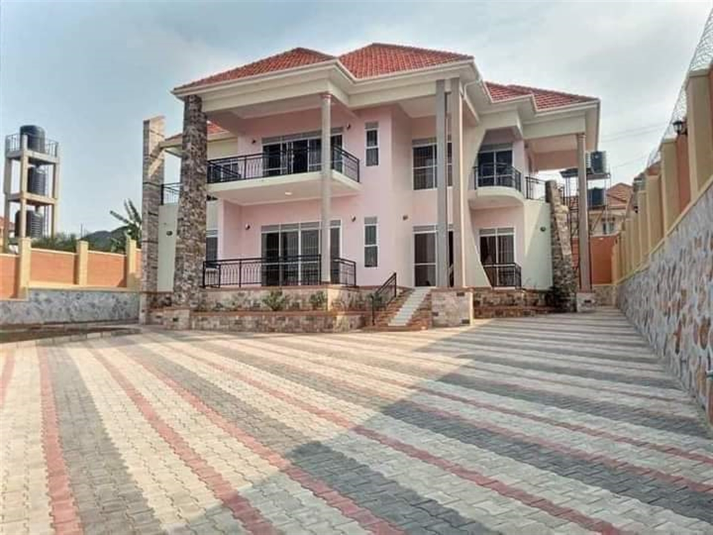 Mansion for sale in Bwebajja Wakiso