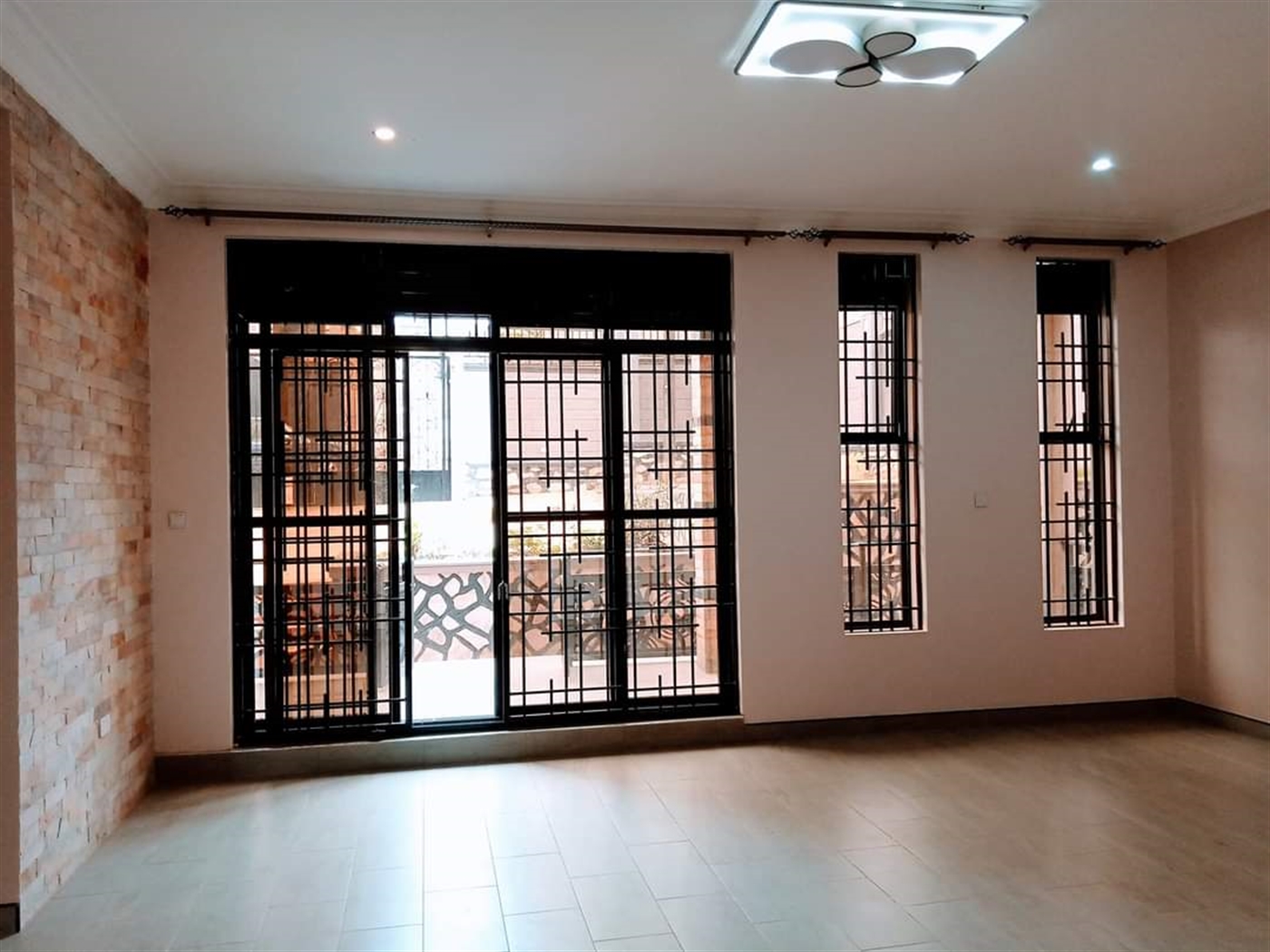 Mansion for sale in Kira Wakiso