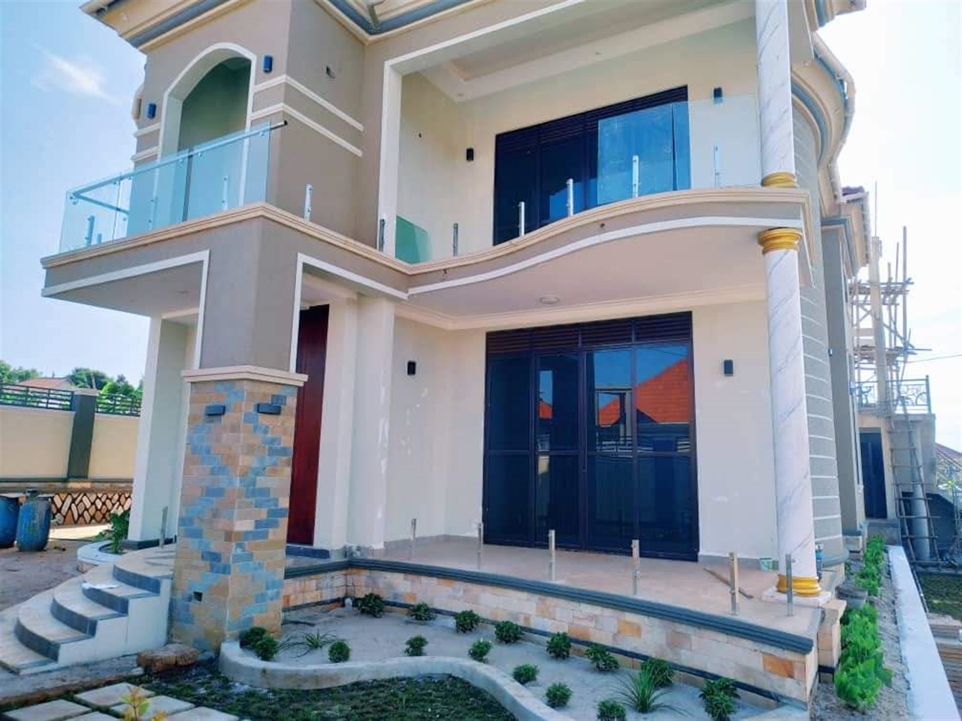 Mansion for sale in Kira Wakiso