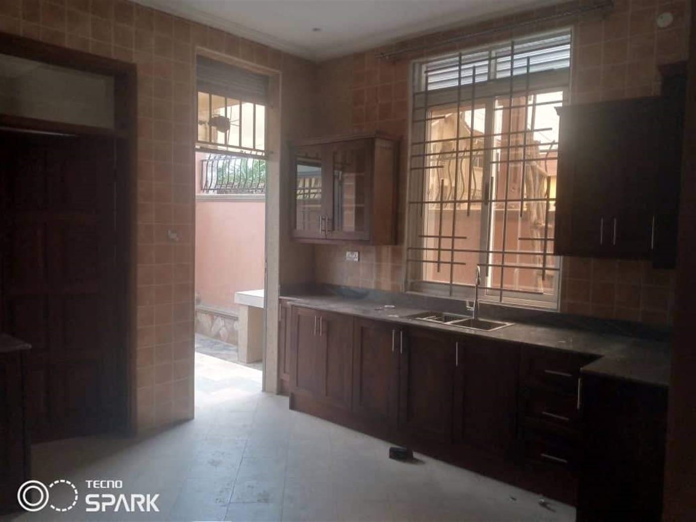 Mansion for sale in Kira Wakiso