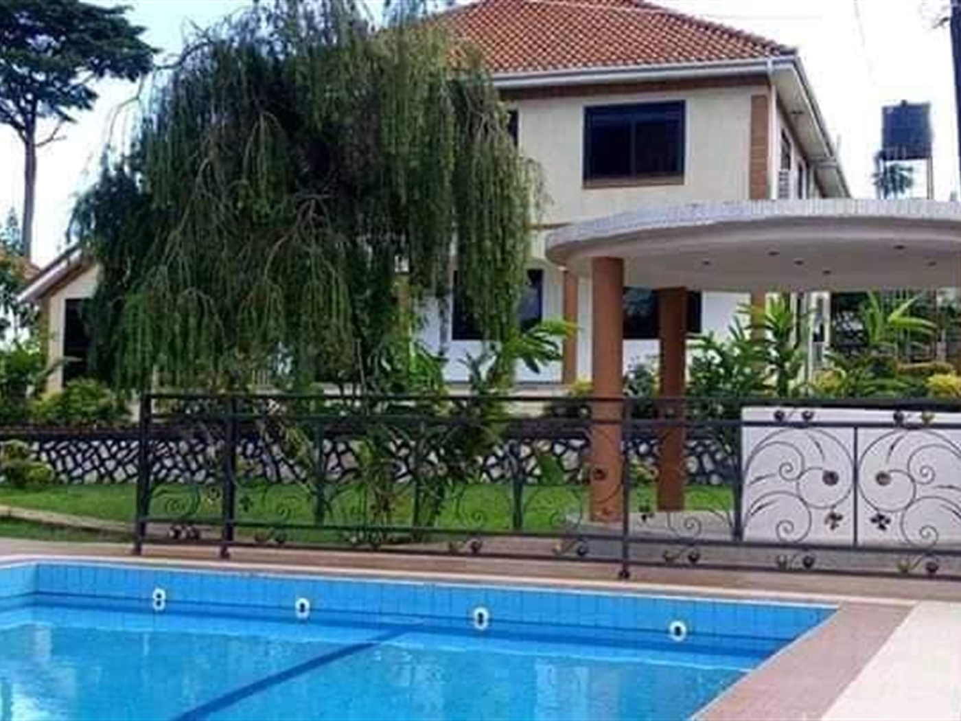 Villa for rent in Bugoloobi Kampala