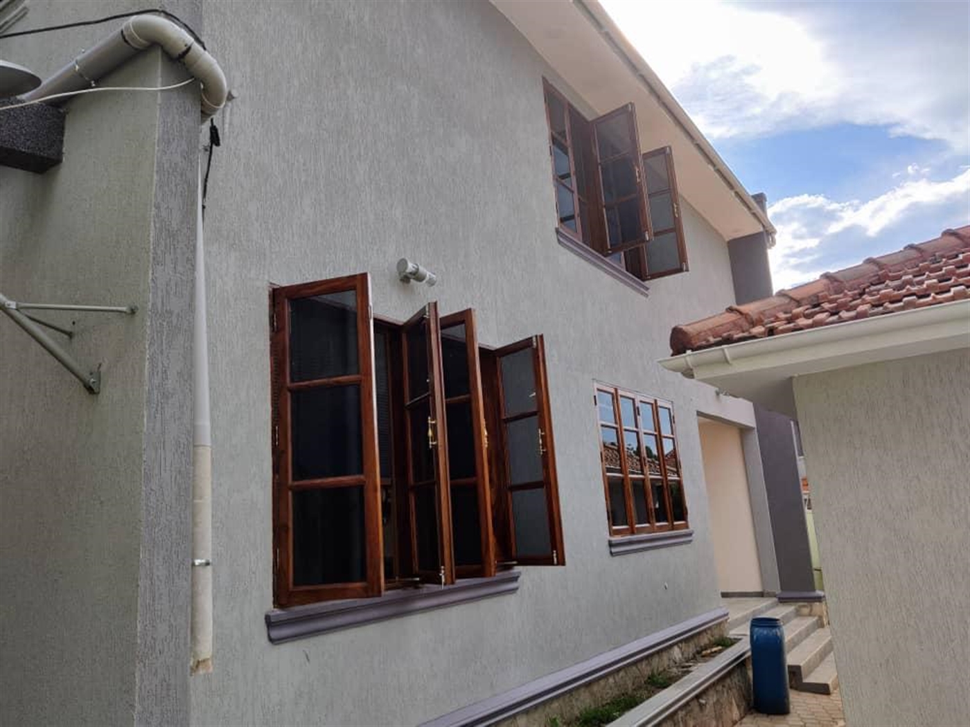 Storeyed house for sale in Munyonyo Kampala