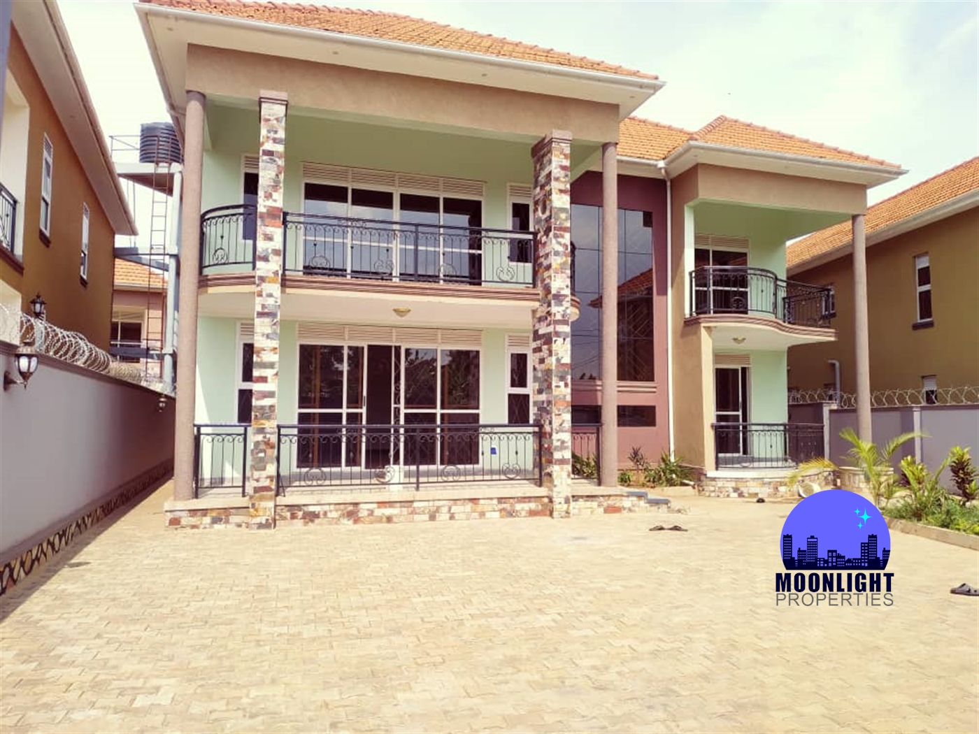 Mansion for sale in Kira Wakiso