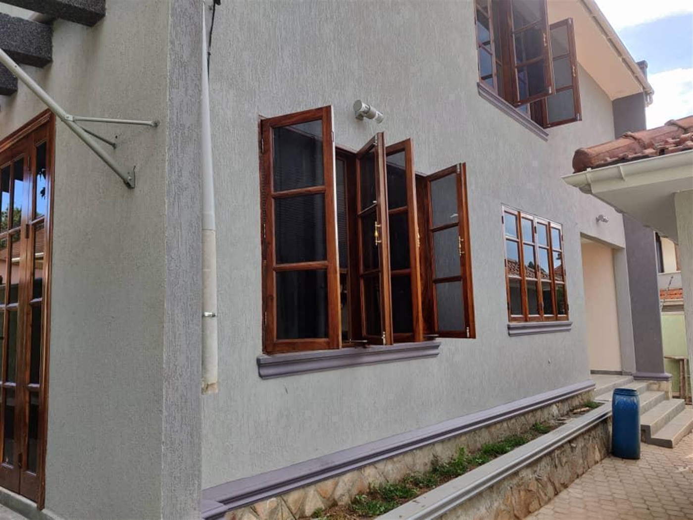 Storeyed house for sale in Munyonyo Kampala