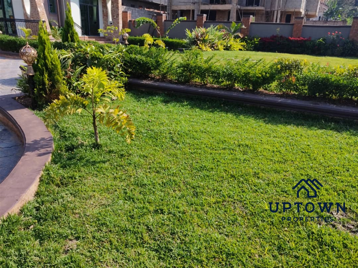 Mansion for sale in Kira Wakiso