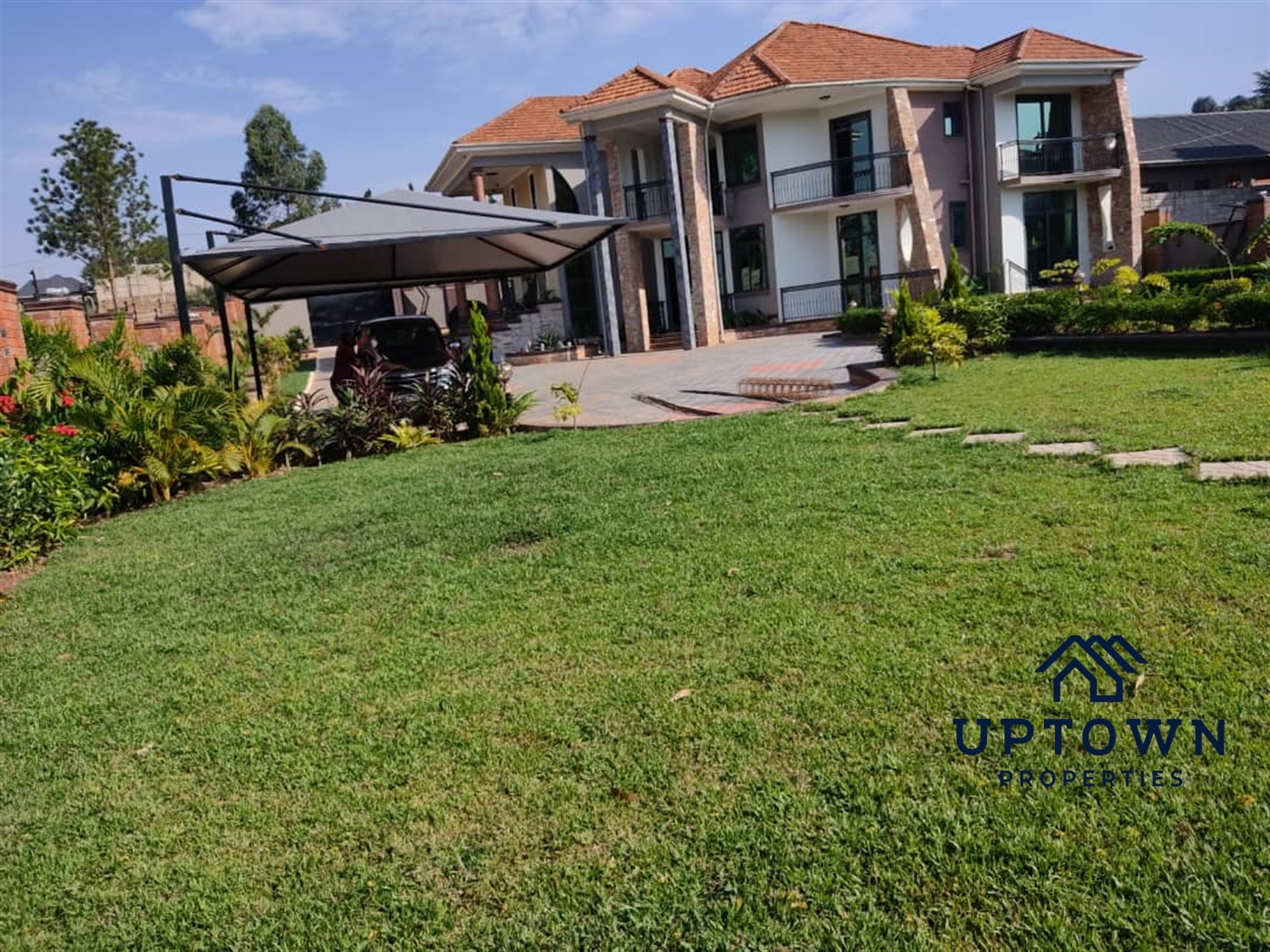 Mansion for sale in Kira Wakiso