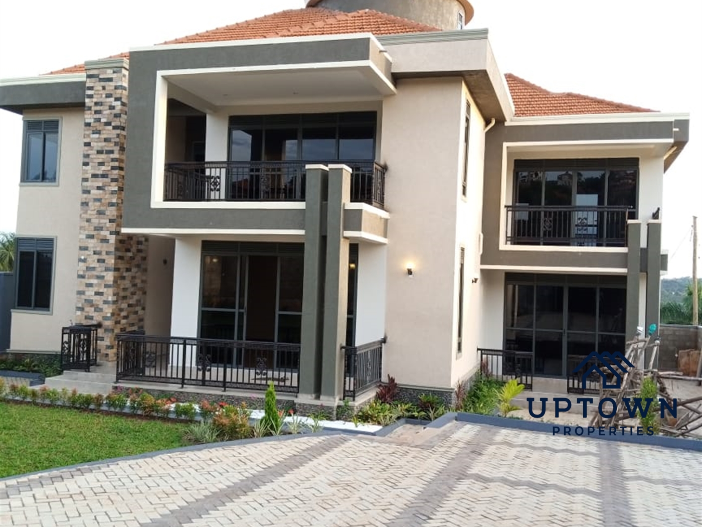 Storeyed house for sale in Bwebajja Wakiso