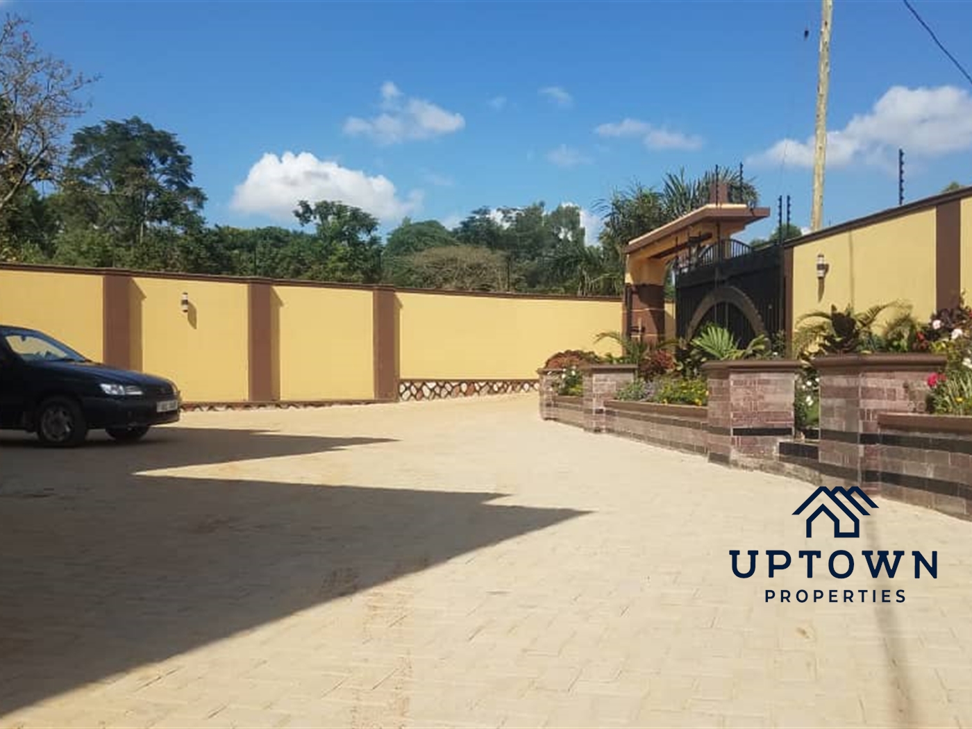 Mansion for sale in Kiwaatule Kampala