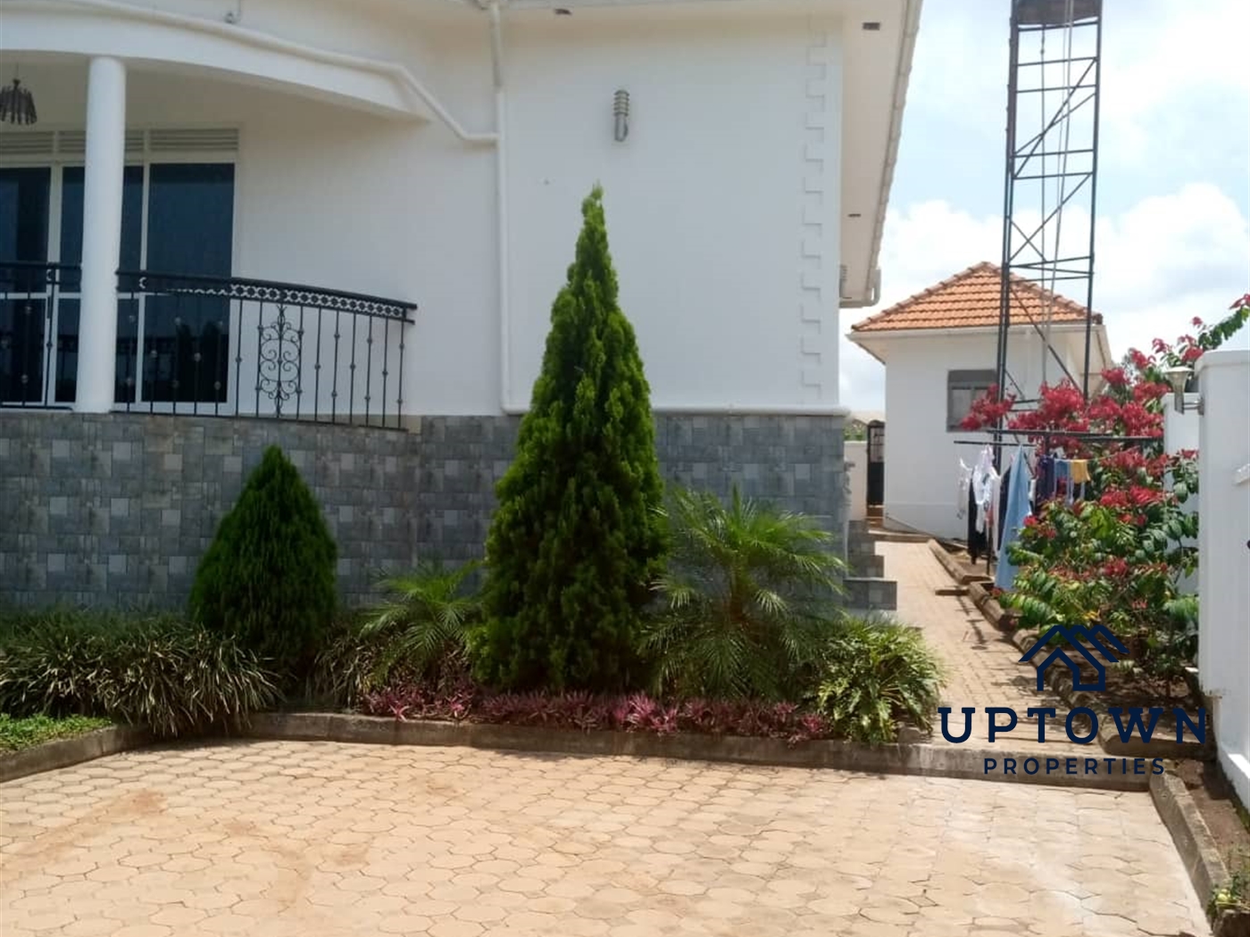 Storeyed house for sale in Bwebajja Wakiso