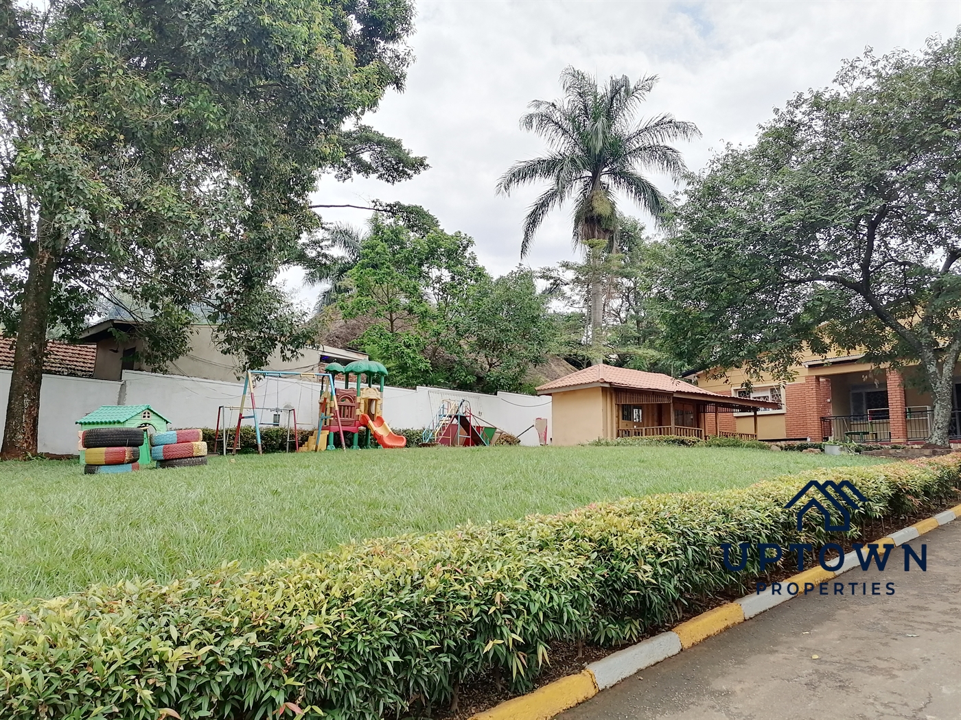 Bungalow for rent in Bugoloobi Kampala