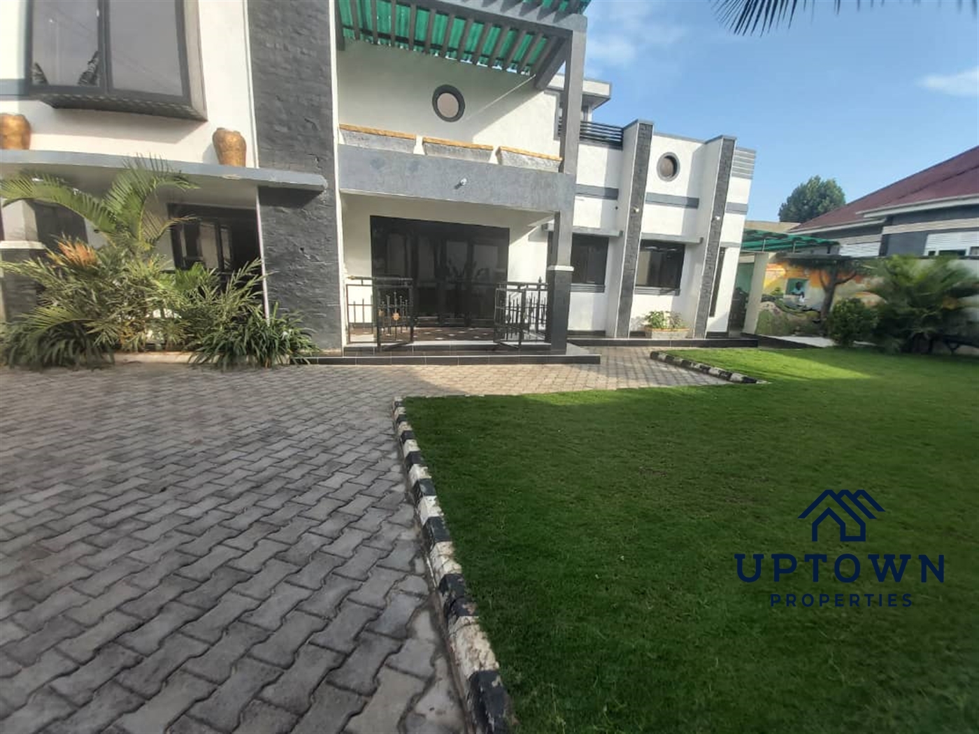 Storeyed house for sale in Wakisotowncenter Wakiso