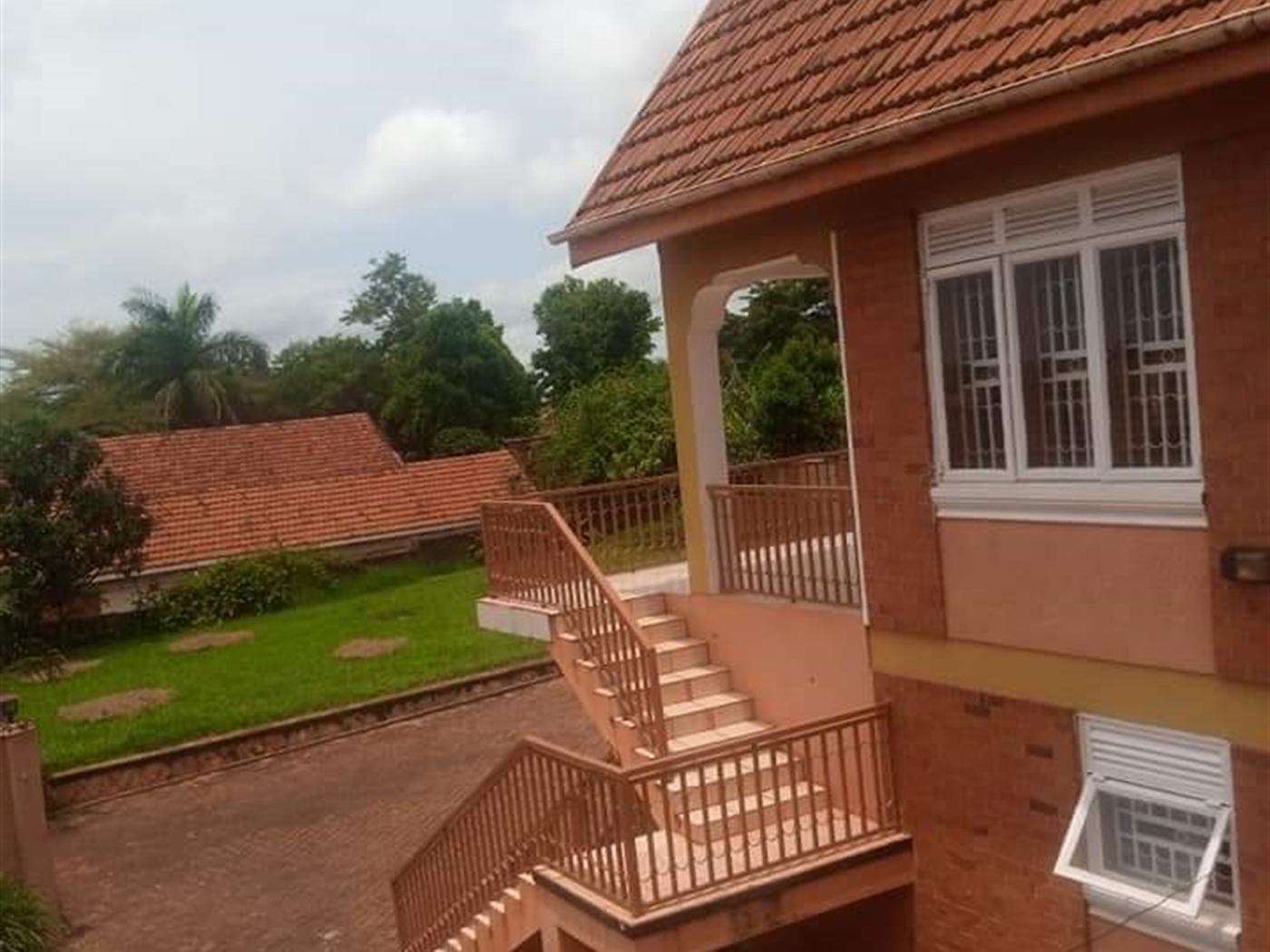 Storeyed house for rent in Muyenga Kampala