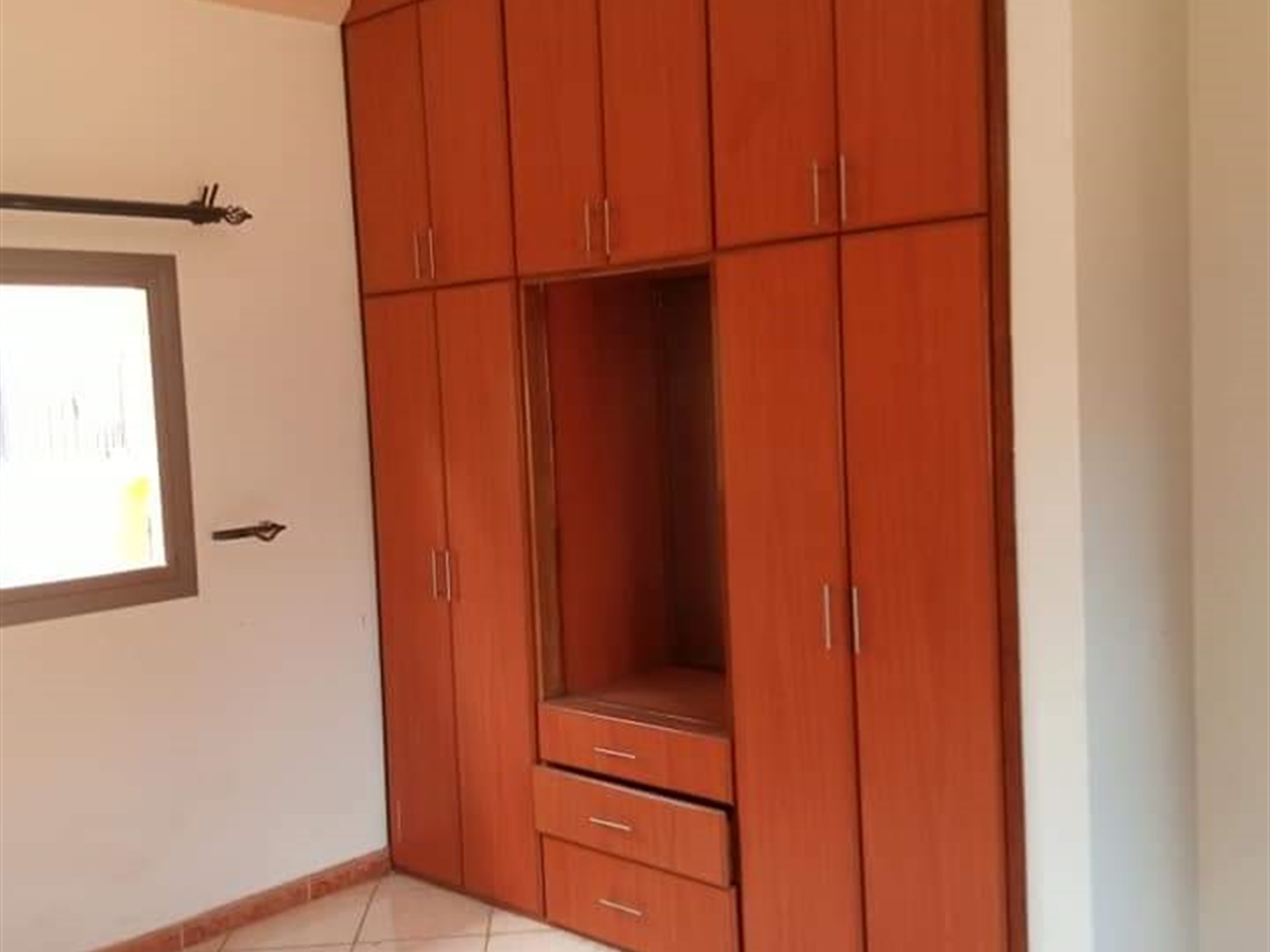 Town House for rent in Bugoloobi Kampala