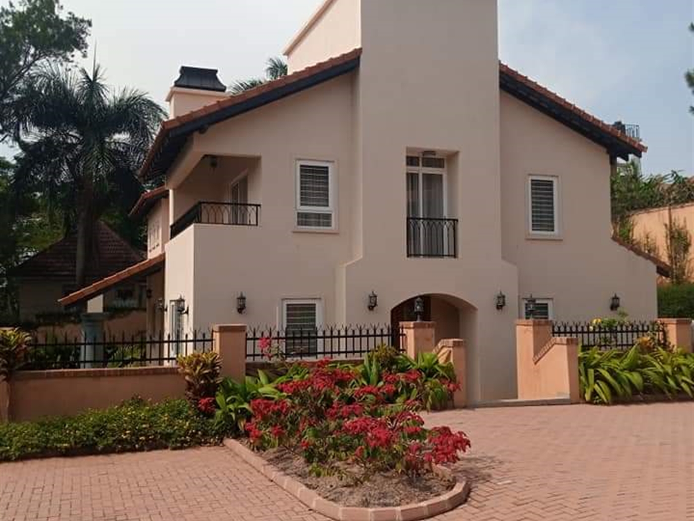 Storeyed house for rent in Munyonyo Kampala