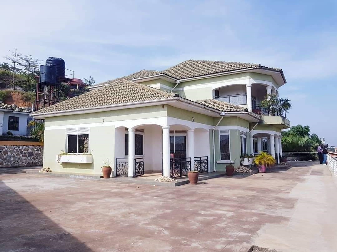 Storeyed house for rent in Muyenga Kampala