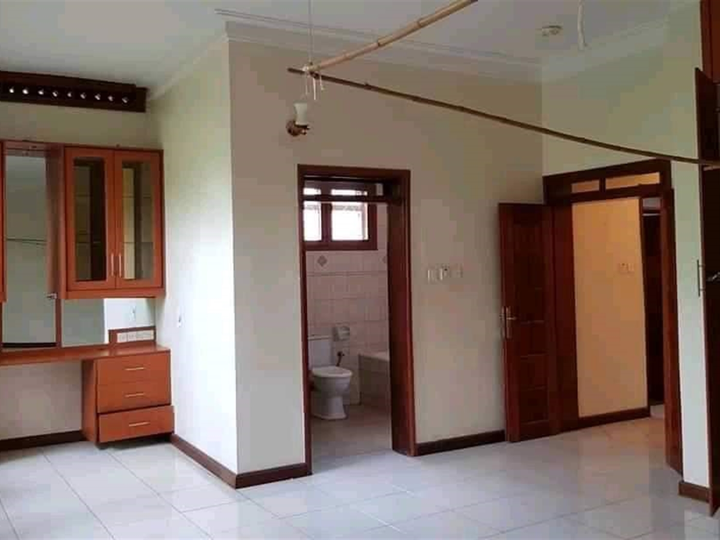 Bungalow for rent in Bugoloobi Kampala