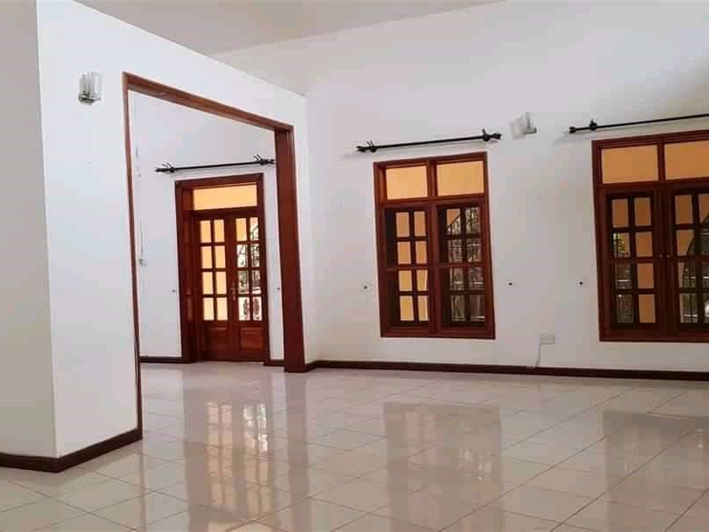 Bungalow for rent in Bugoloobi Kampala