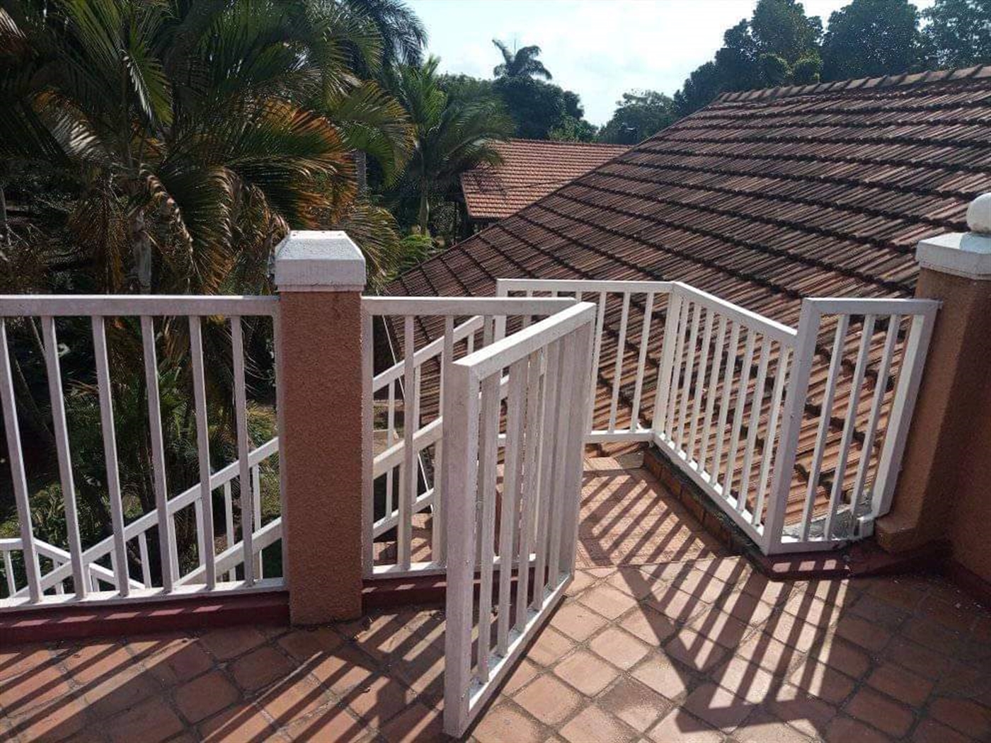 Bungalow for rent in Kansanga Kampala