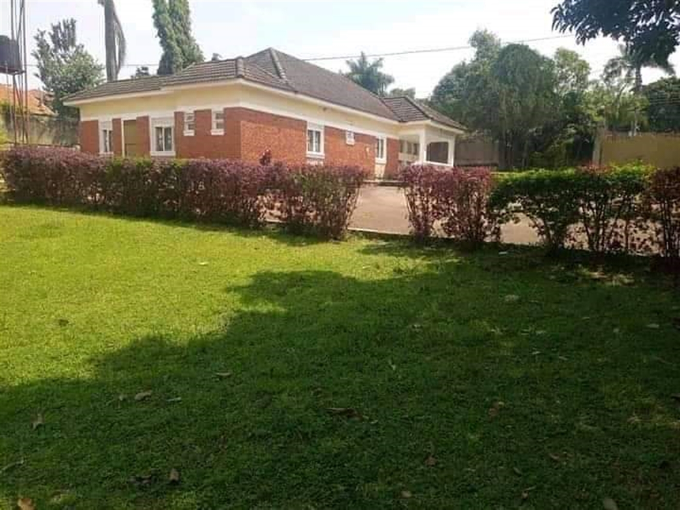 Bungalow for rent in Luzira Kampala