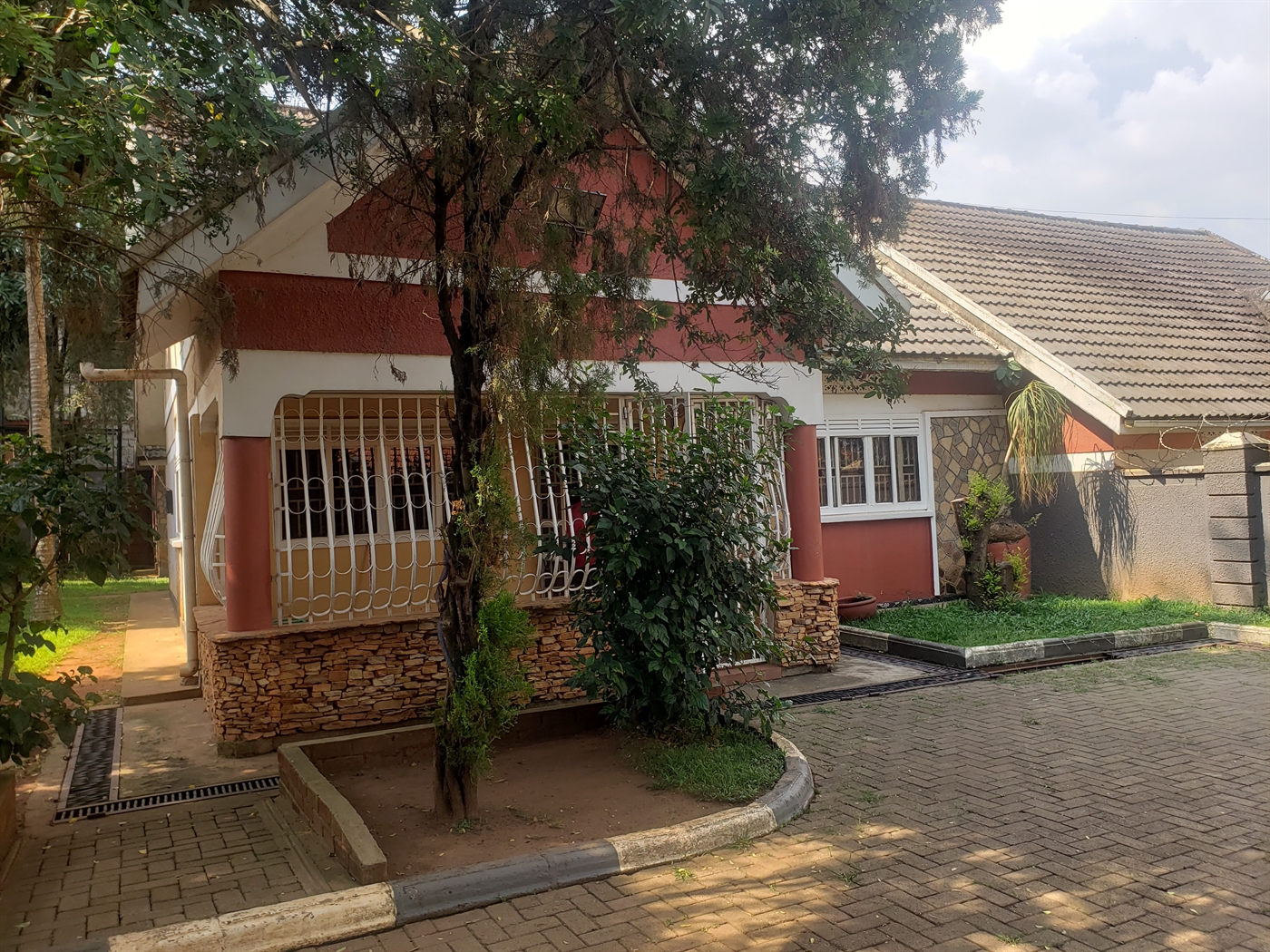 Bungalow for rent in Muyenga Kampala