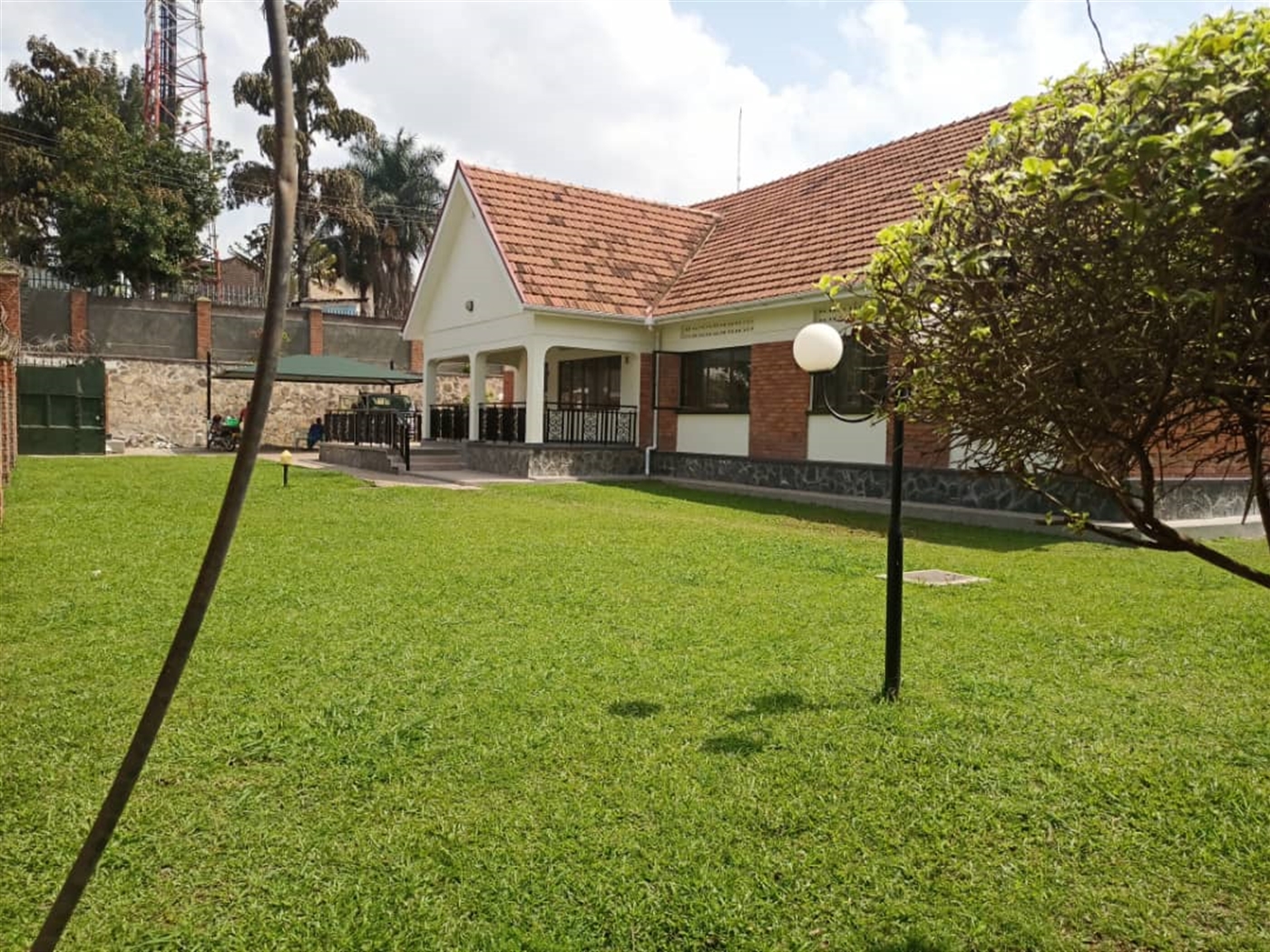 Bungalow for rent in Naguru Kampala