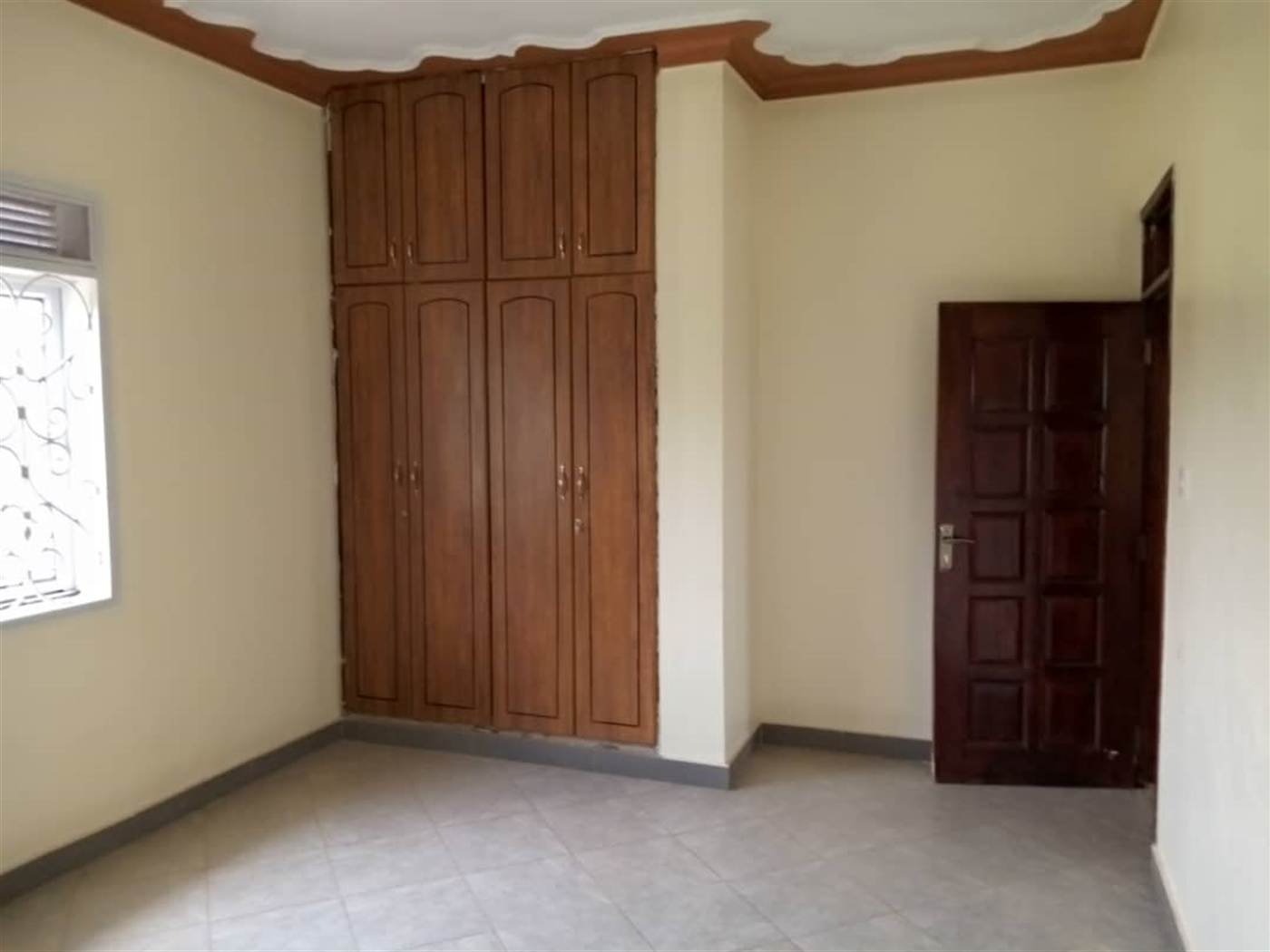 Storeyed house for rent in Kigo Wakiso