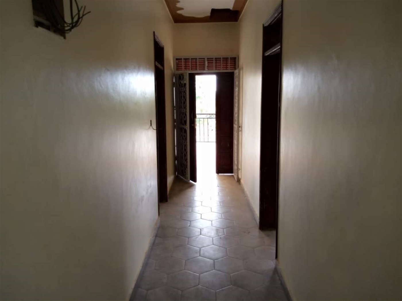 Storeyed house for rent in Kigo Wakiso