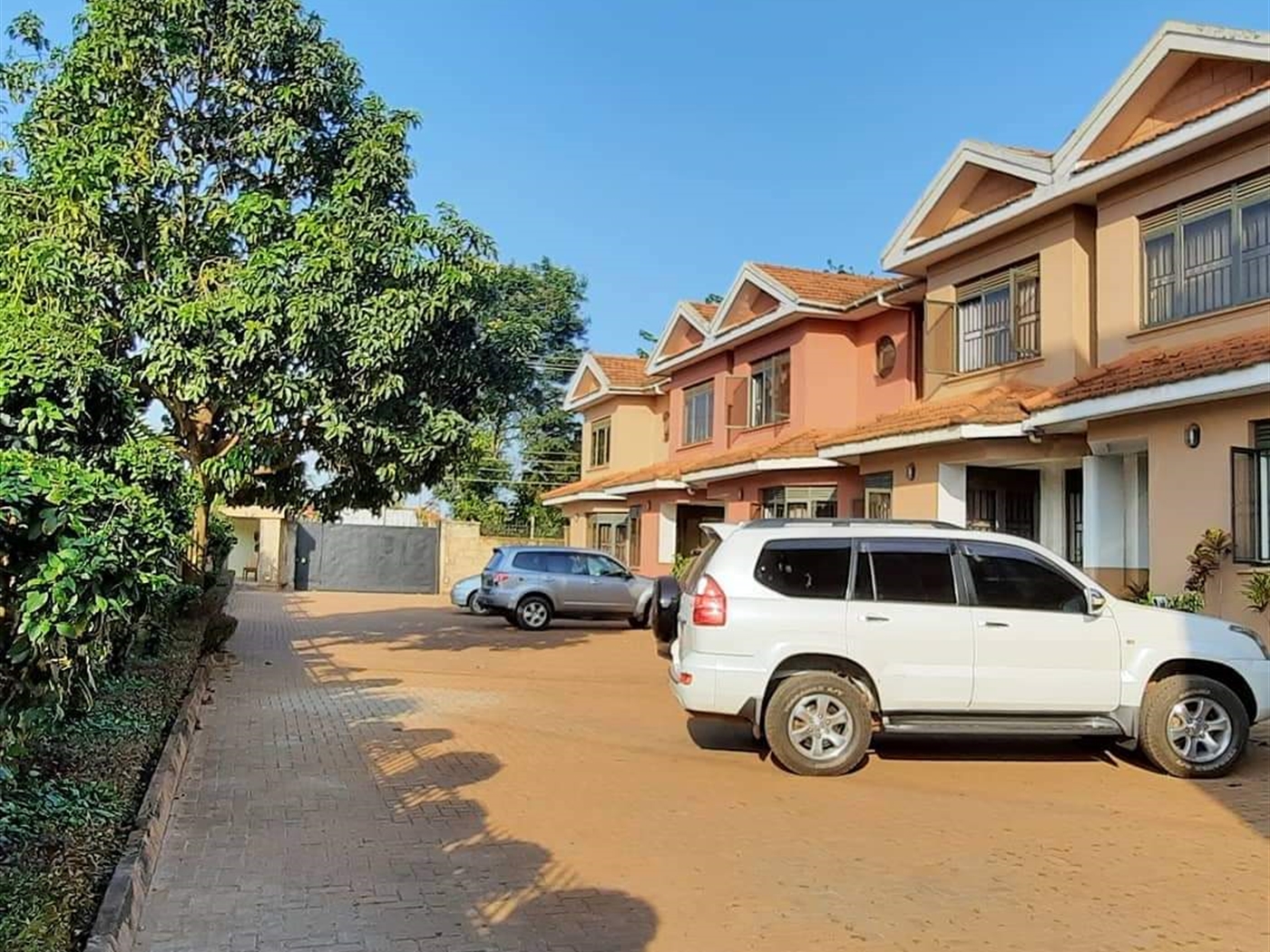 Duplex for rent in Kiwaatule Kampala