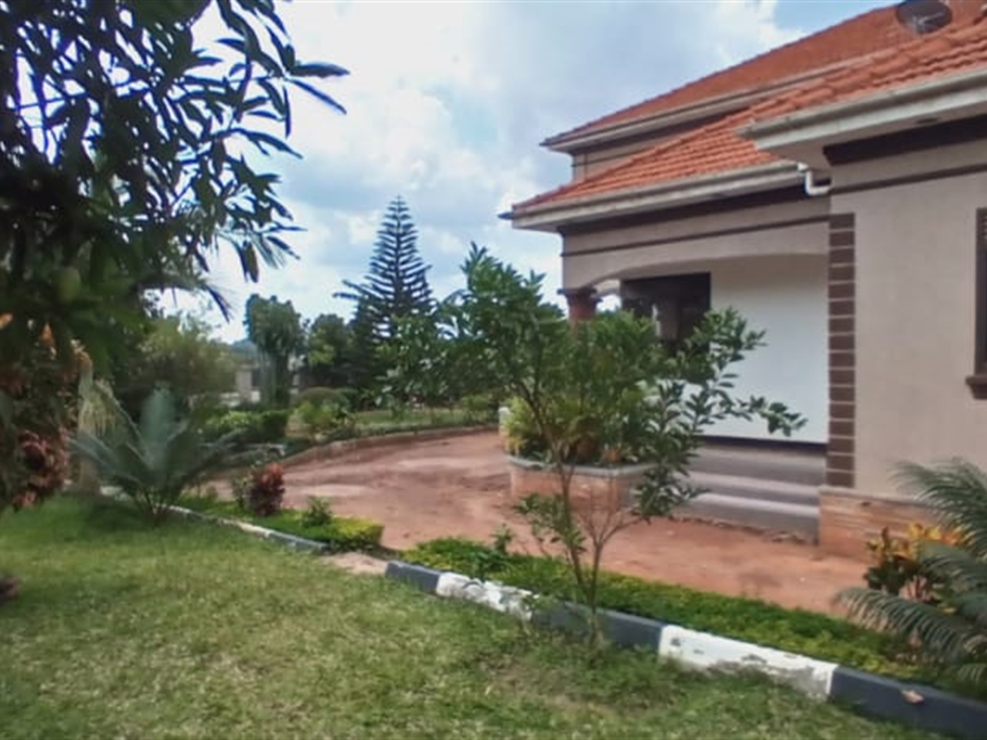 Mansion for sale in Gayaza Wakiso