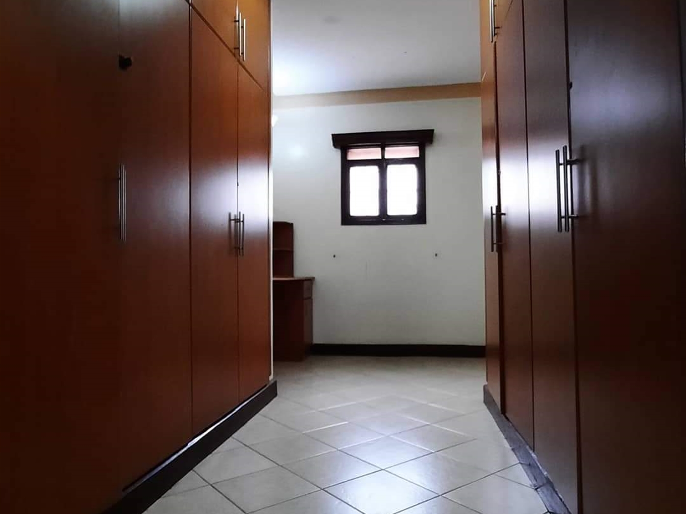 Mansion for rent in Bugoloobi Kampala