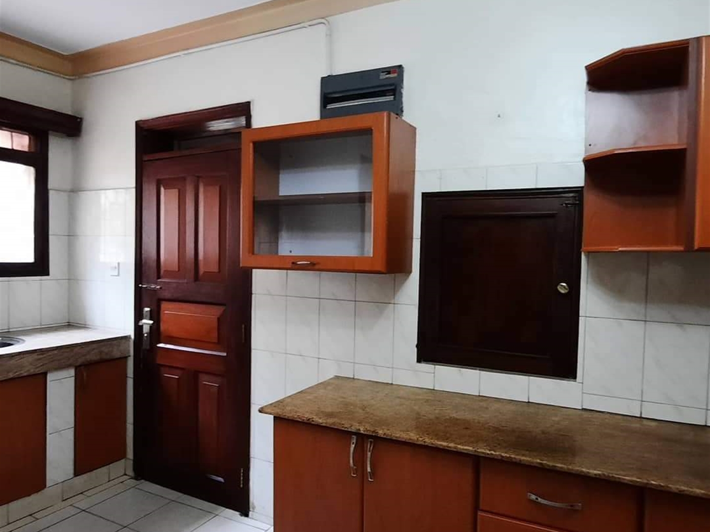 Mansion for rent in Bugoloobi Kampala