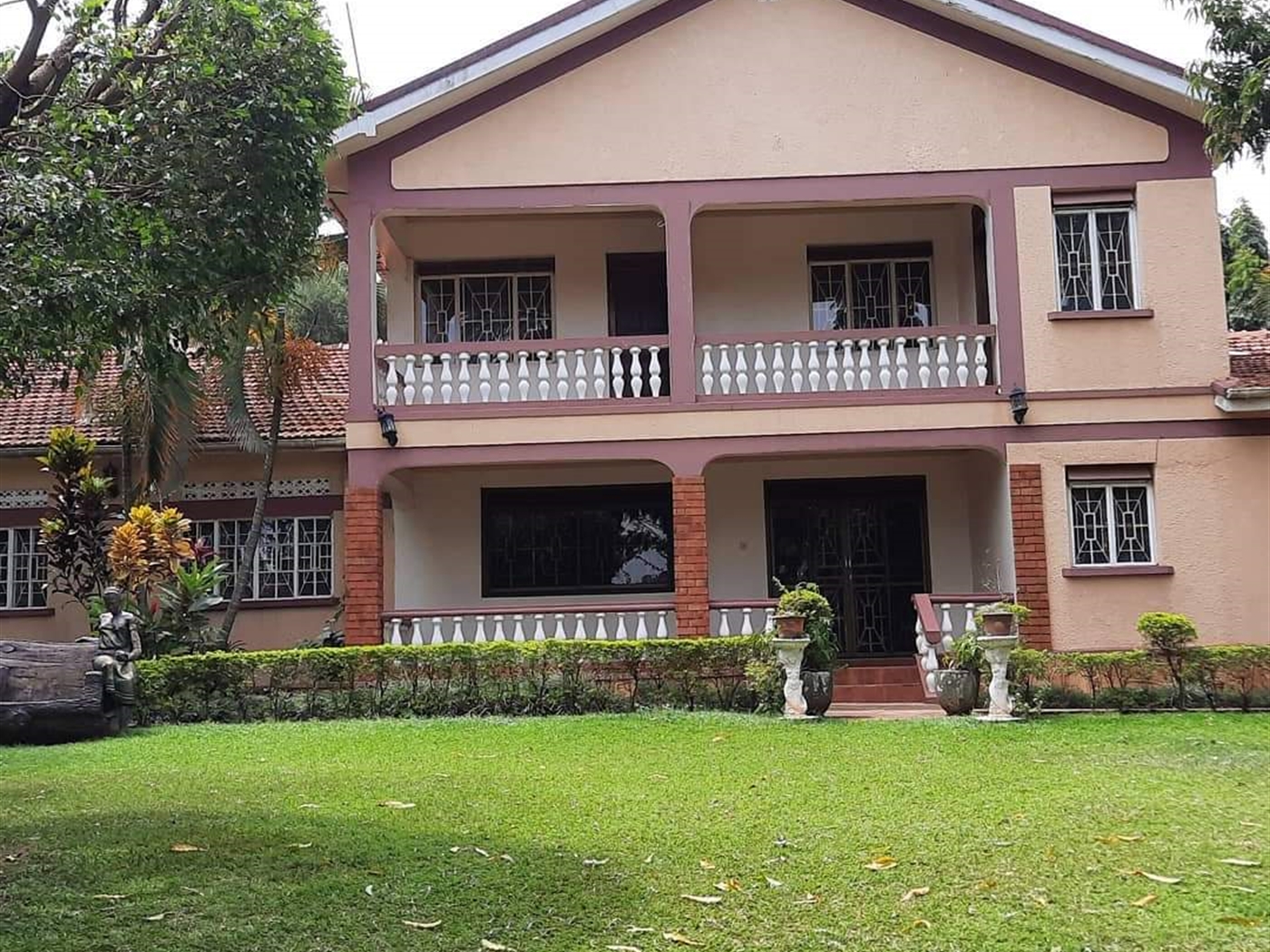 Mansion for rent in Bugoloobi Kampala