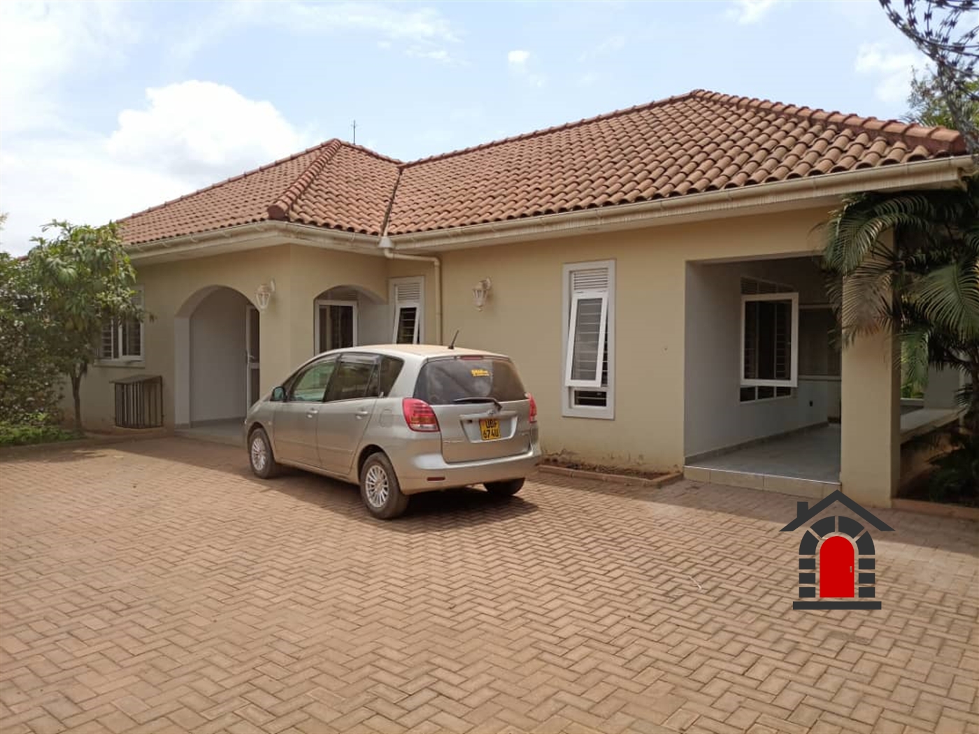 Bungalow for rent in Kiwaatule Kampala