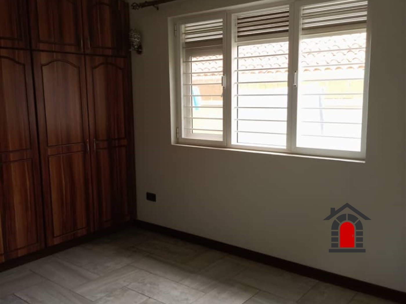 Bungalow for rent in Kiwaatule Kampala