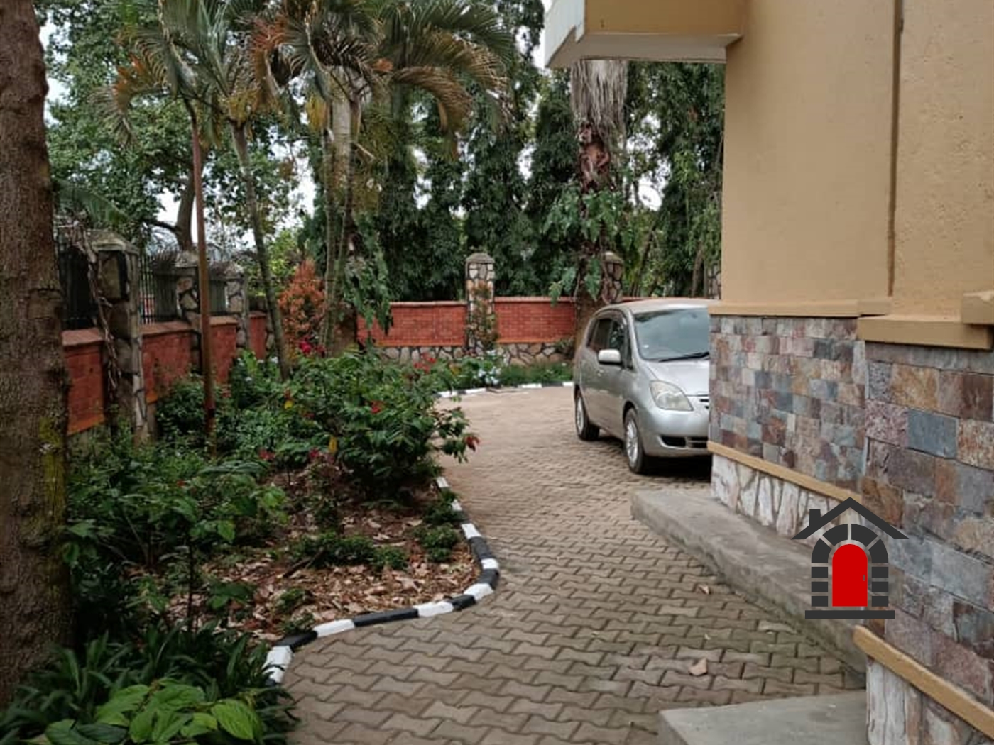 Town House for rent in Bugoloobi Kampala