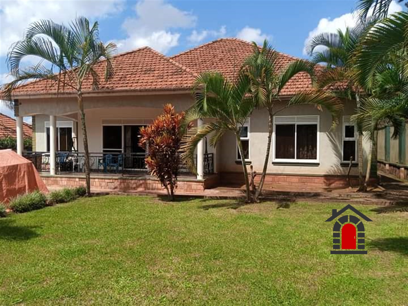 Bungalow for rent in Kiwaatule Kampala